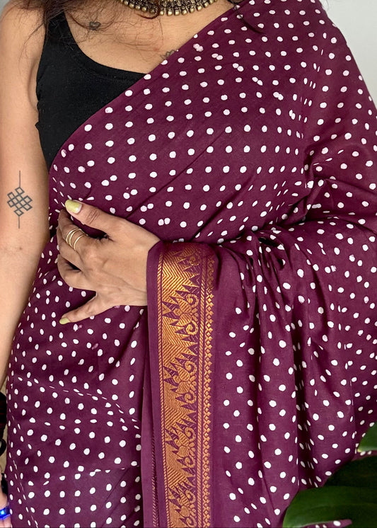 Grape wine sungudi dotted, single-side border, kattuchayam dyed madurai cotton saree - YCCOTNMSSE03