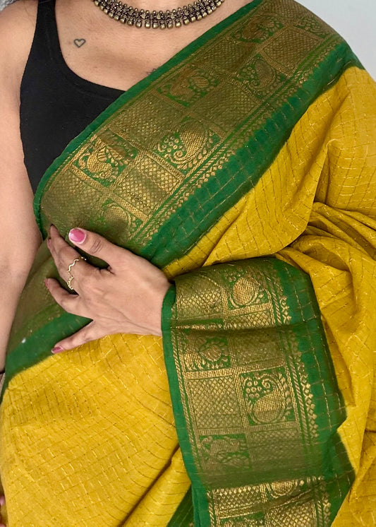 Light green with dark green contrast zari checkered sungudi, kattuchayam dyed madurai cotton - YCCOTNJU24