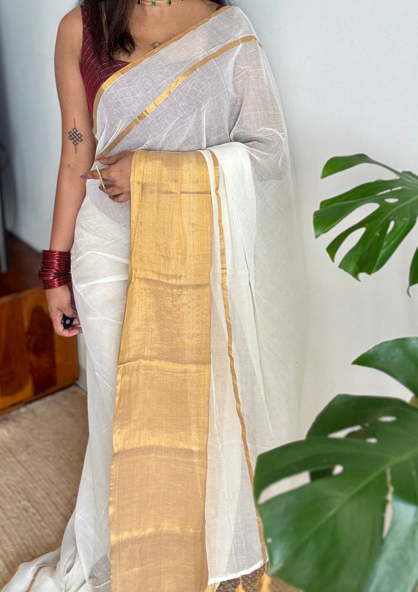 Ivory mul saree, wide gold zari border - YCIEON39