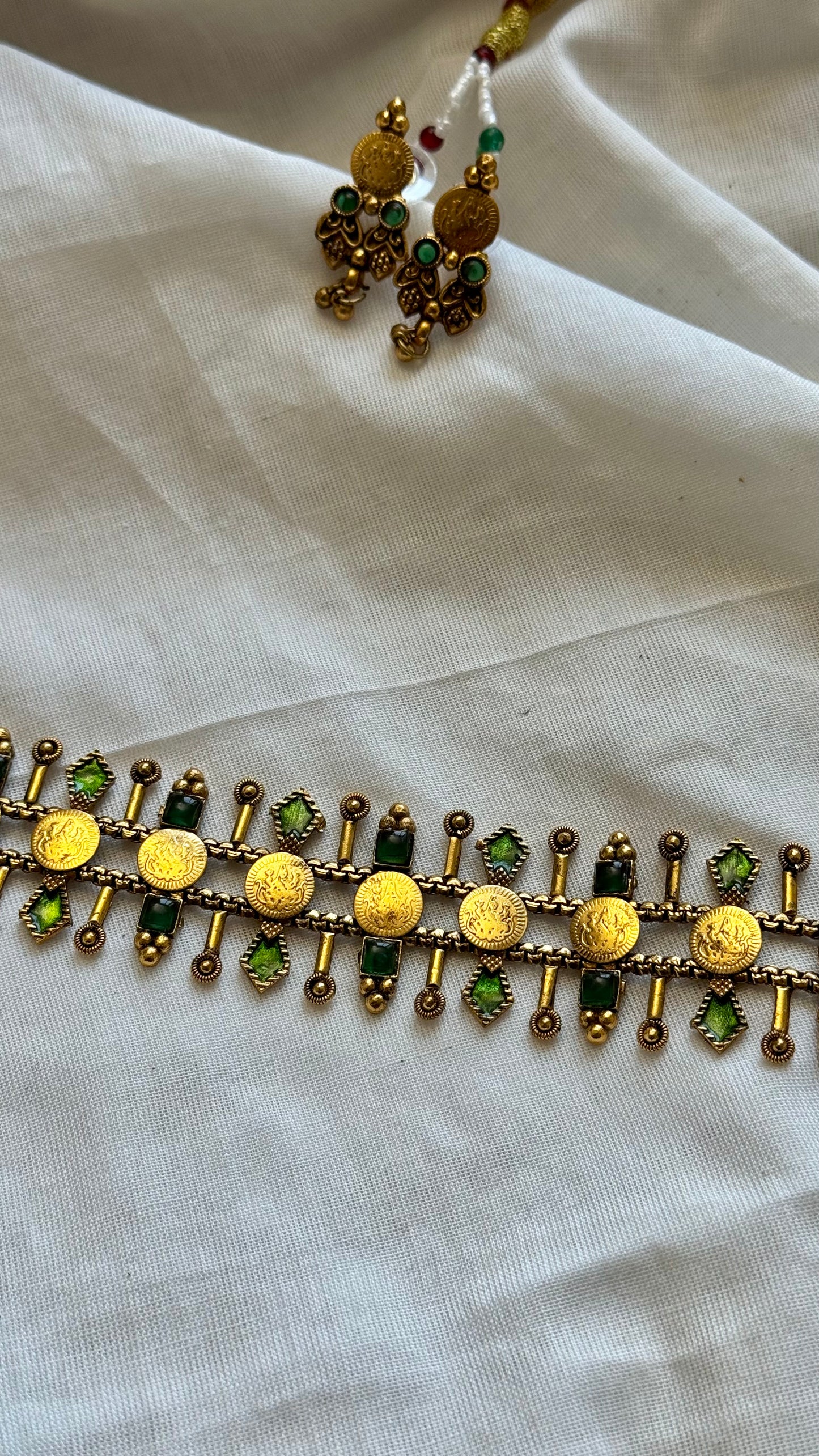 Coin and green stone neckpiece with earrings - YCGPNP635