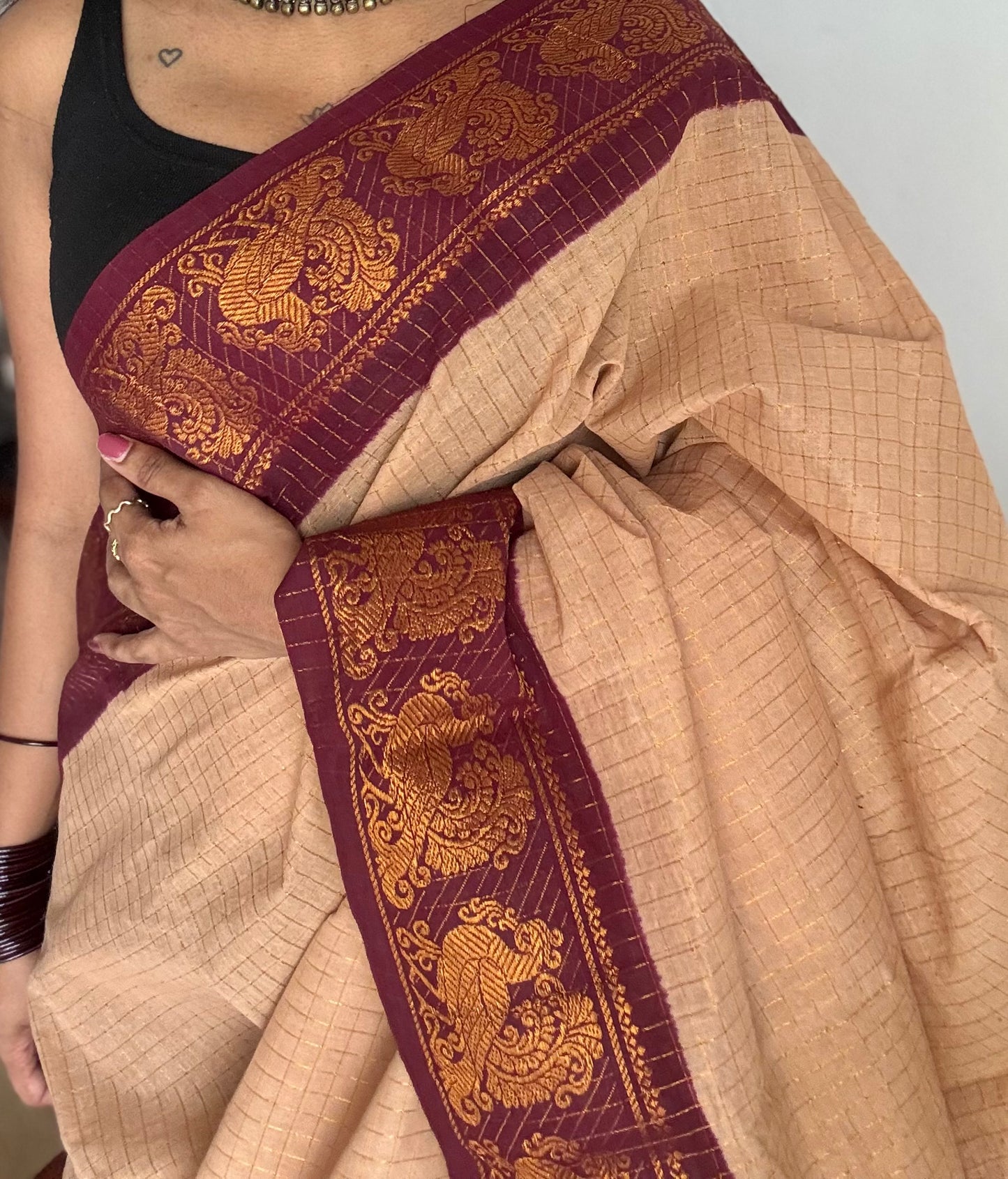 Dark beige with maroon contrast zari checkered sungudi, kattuchayam dyed madurai cotton - YCCOTNMSAP162