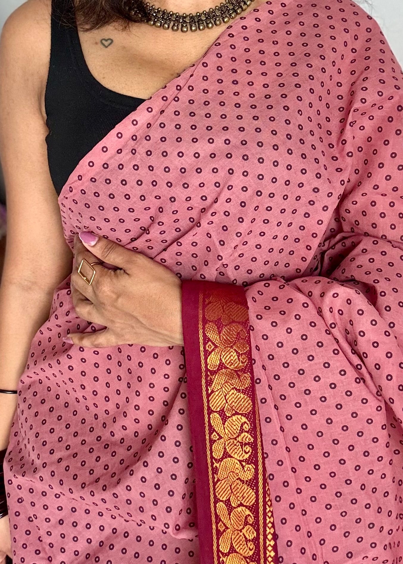 Dusty pink with red, kattuchayam dyed madurai sungudi cotton saree - YCCOTNMSFE04