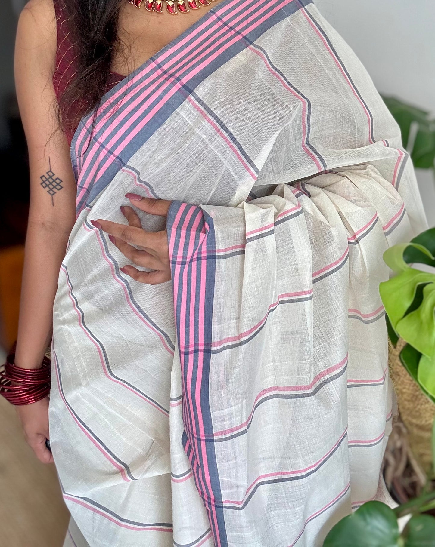 Handloom, woven in Chendamangalam Looms, ivory with grey pink border, striped soft cotton saree - Handloom ivory grey pink border