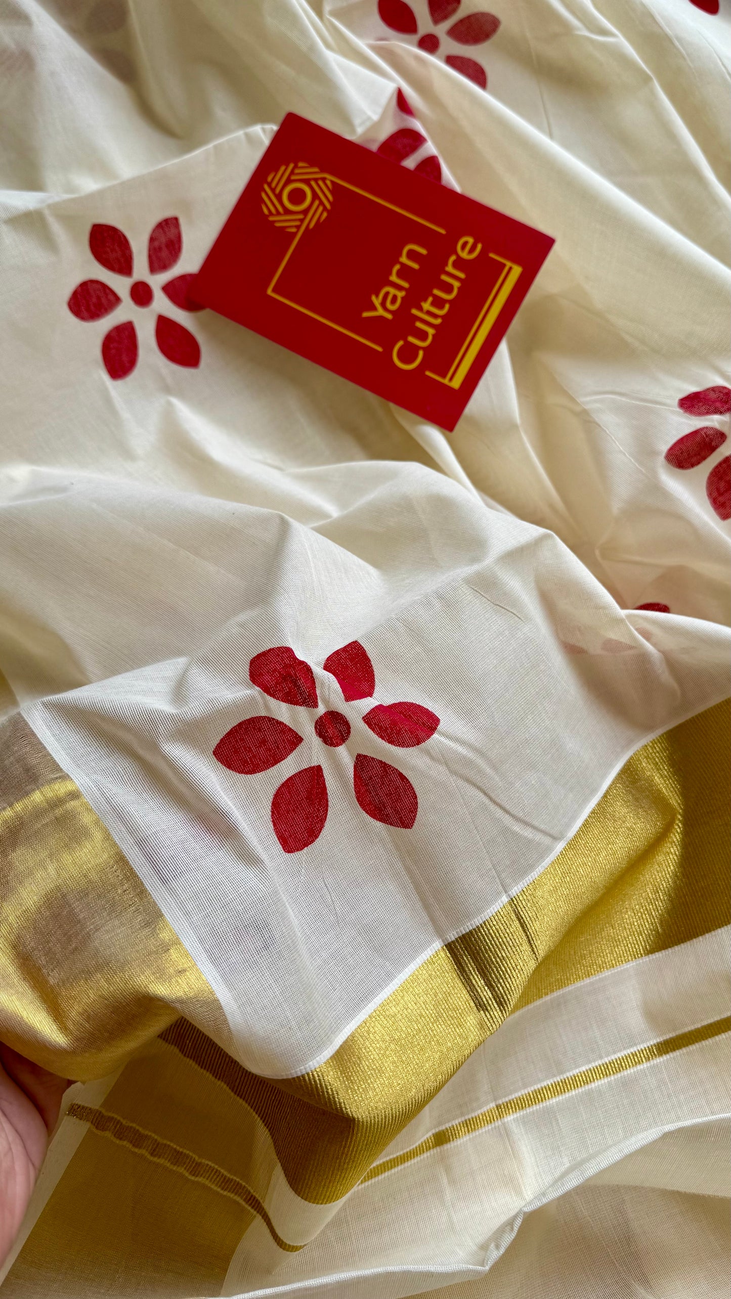 Ivory and gold soft cotton kasavu saree, red flowers - YCIEON80