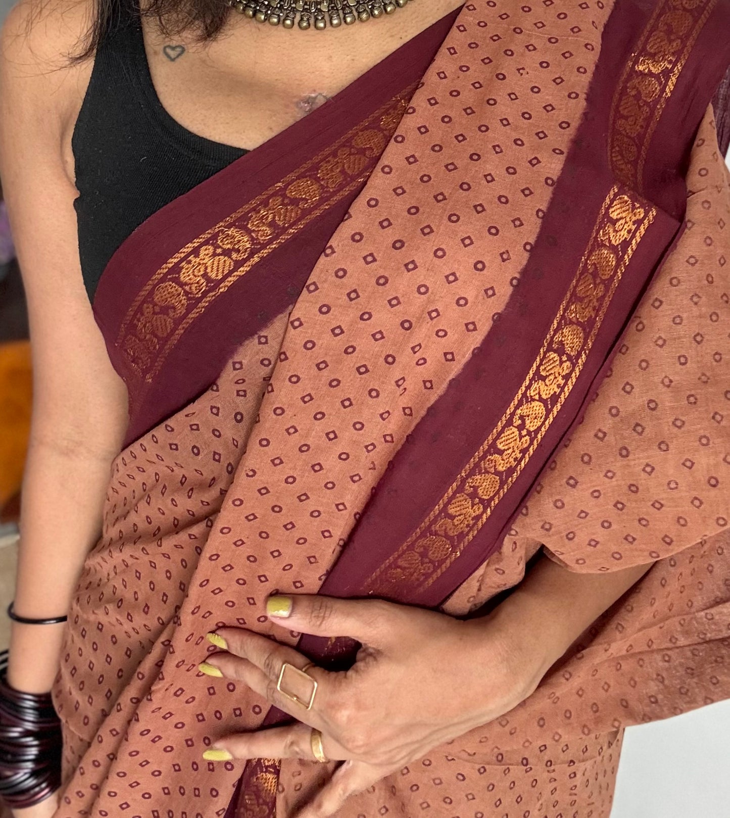 Madisar saree (9 yards) - Light brown with maroon, motif printed, kattuchayam dyed madurai sungudi cotton saree - YCCOTNMSFE79