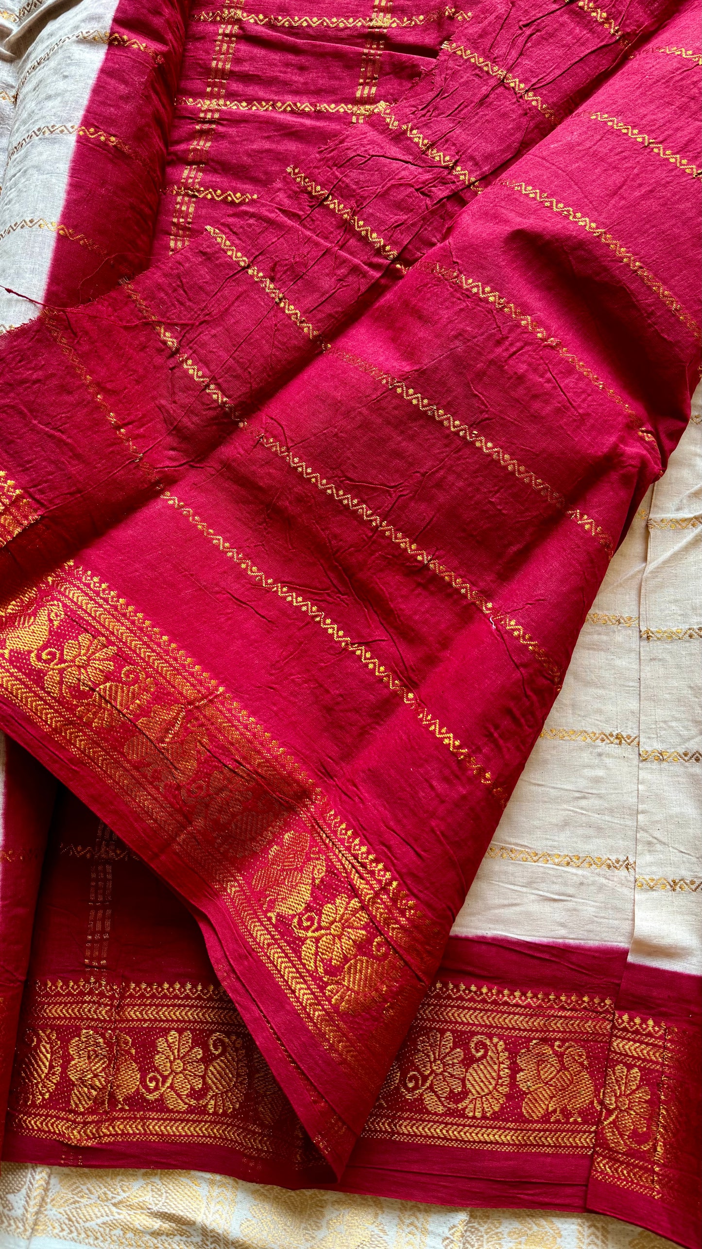 Ivory with red contrast velthaari sungudi, kattuchayam dyed madurai cotton - YCIEON105