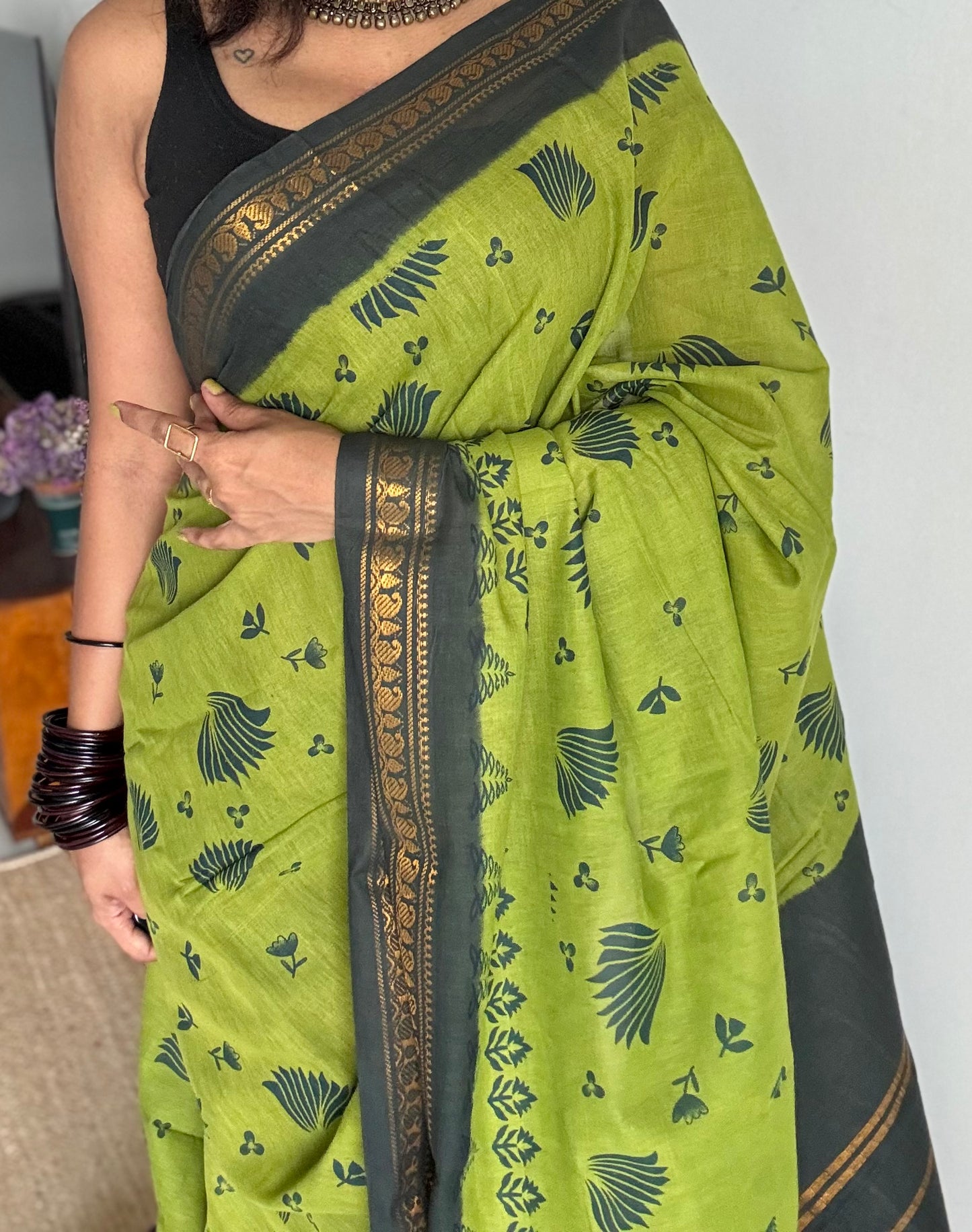 Light green with dark green, motif printed, kattuchayam dyed madurai sungudi cotton saree - YCCOTNMSFE75
