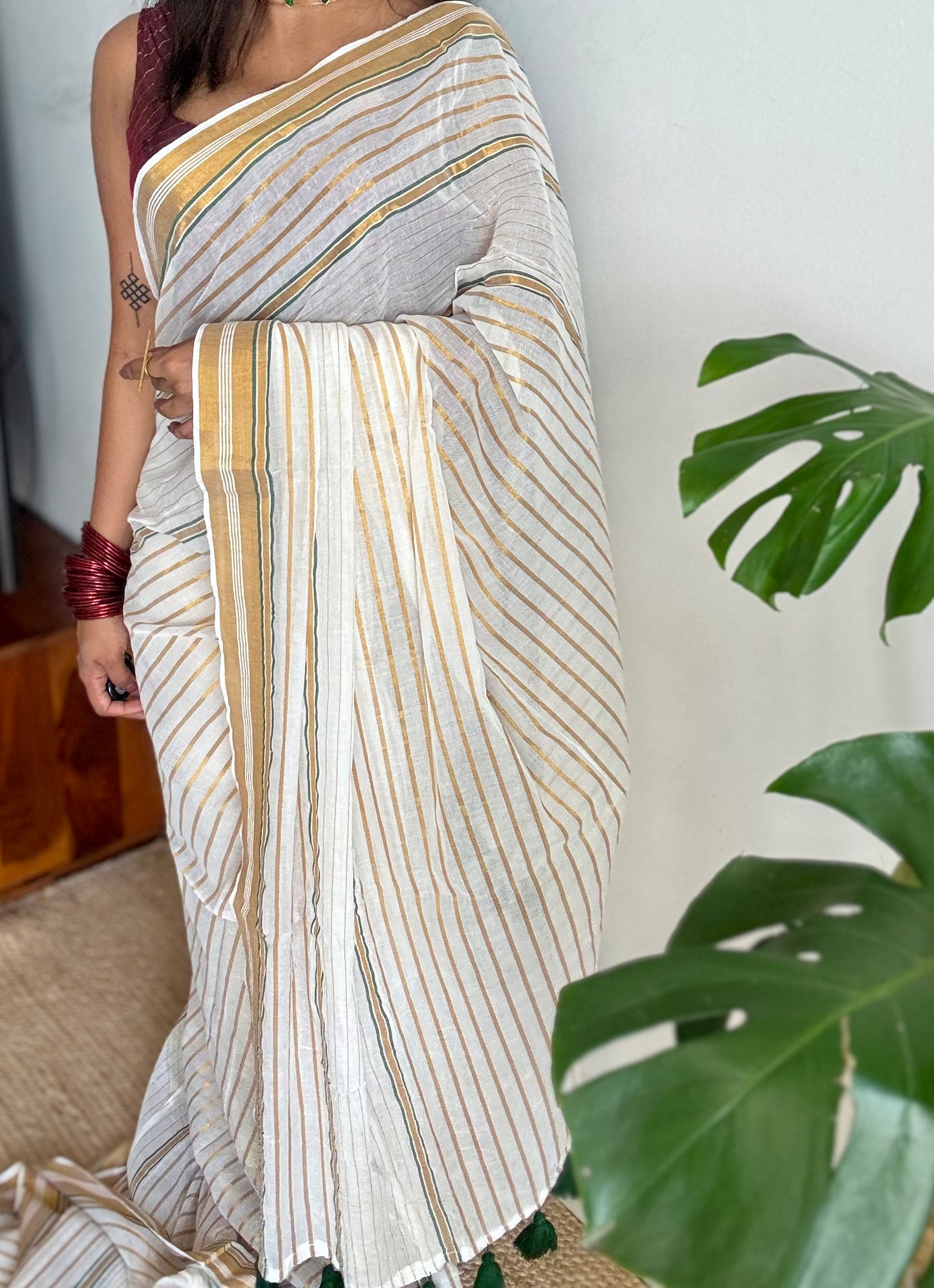 Ivory mul saree, green and gold stripes - YCIEON05