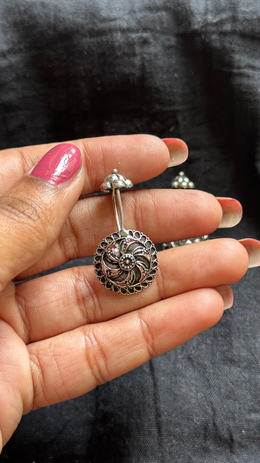 Bugadi clip-on (non pierced), oxidised silver - YCOSEBU532