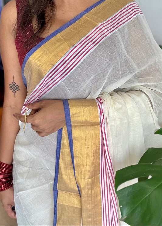 Ivory mul saree, blue and red striped border - YCIEON20