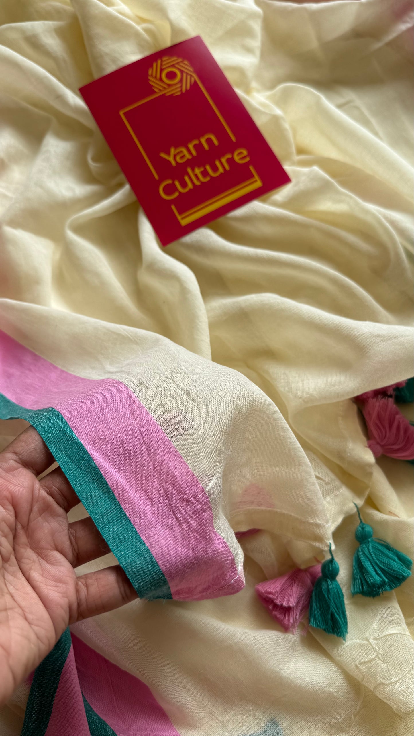 Ivory mul saree, pink and dark cyan border - YCIEON09