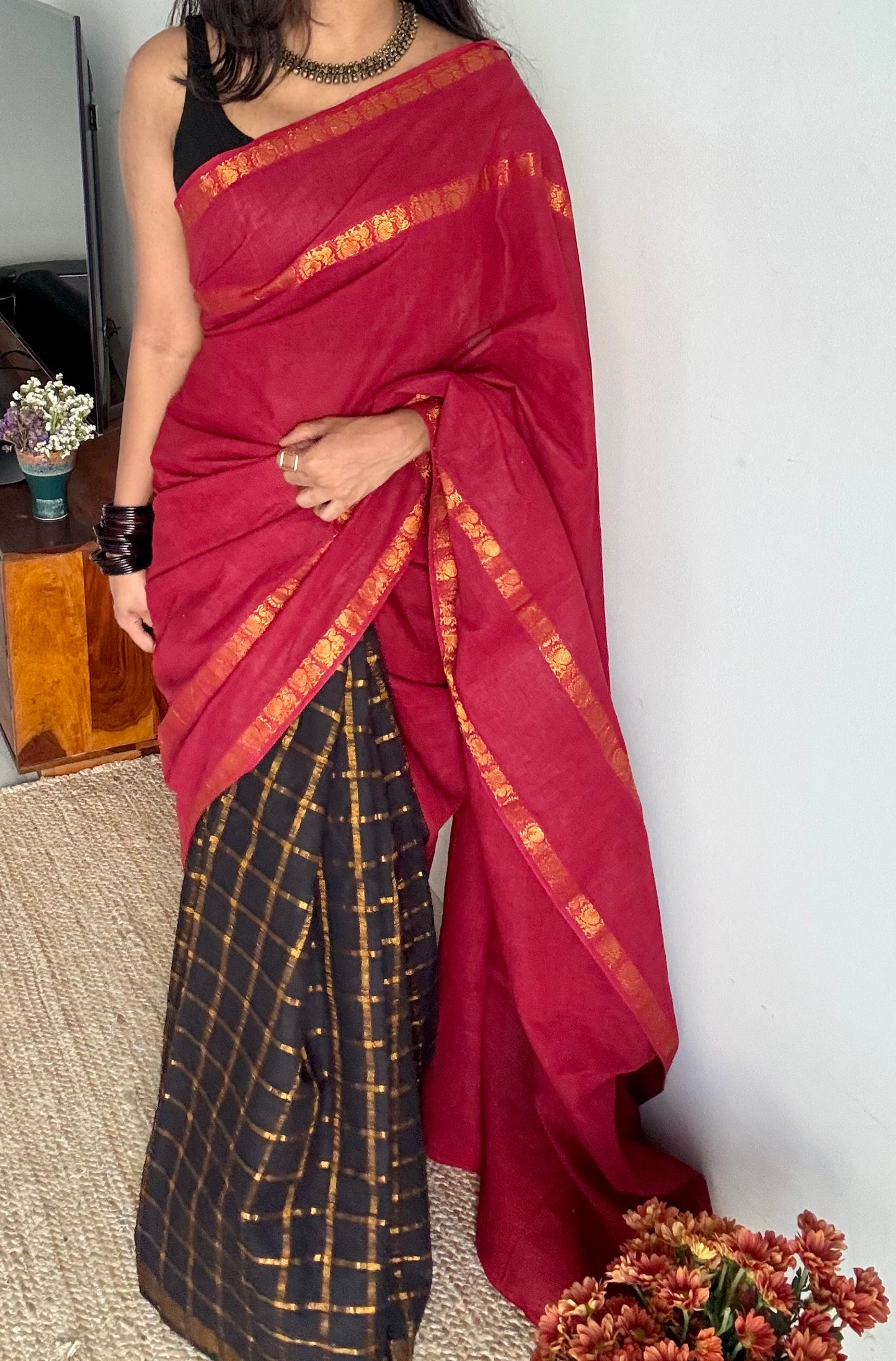 Silai (சிலை) : red with black, sungudi cotton - YCENOID09