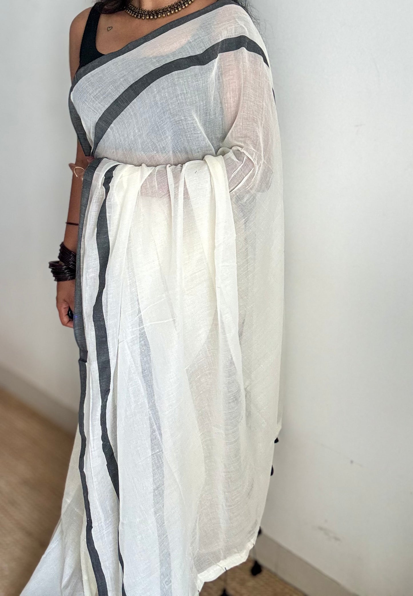 Ivory mul saree, black gap border - YCIEON157