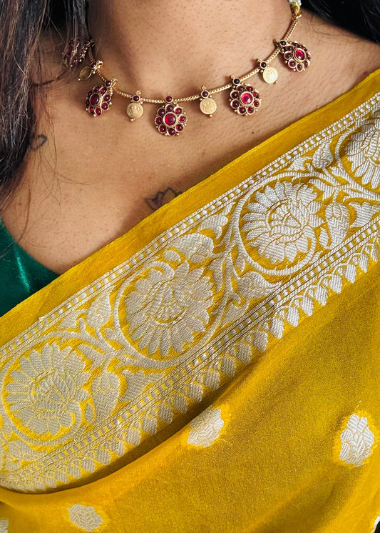 Red kemp and coin pendant neckpiece, with earrings - YCGPNP622