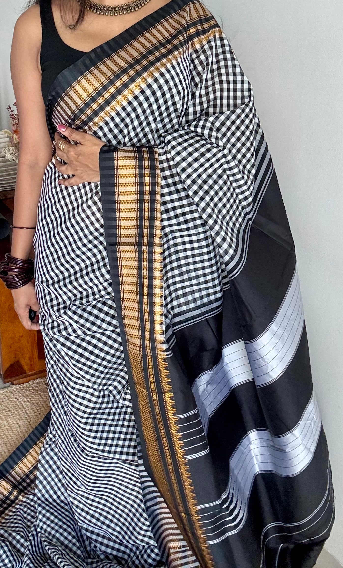llkal black and white checks with chikki paras border, soft cotton - YCLOKICAP232