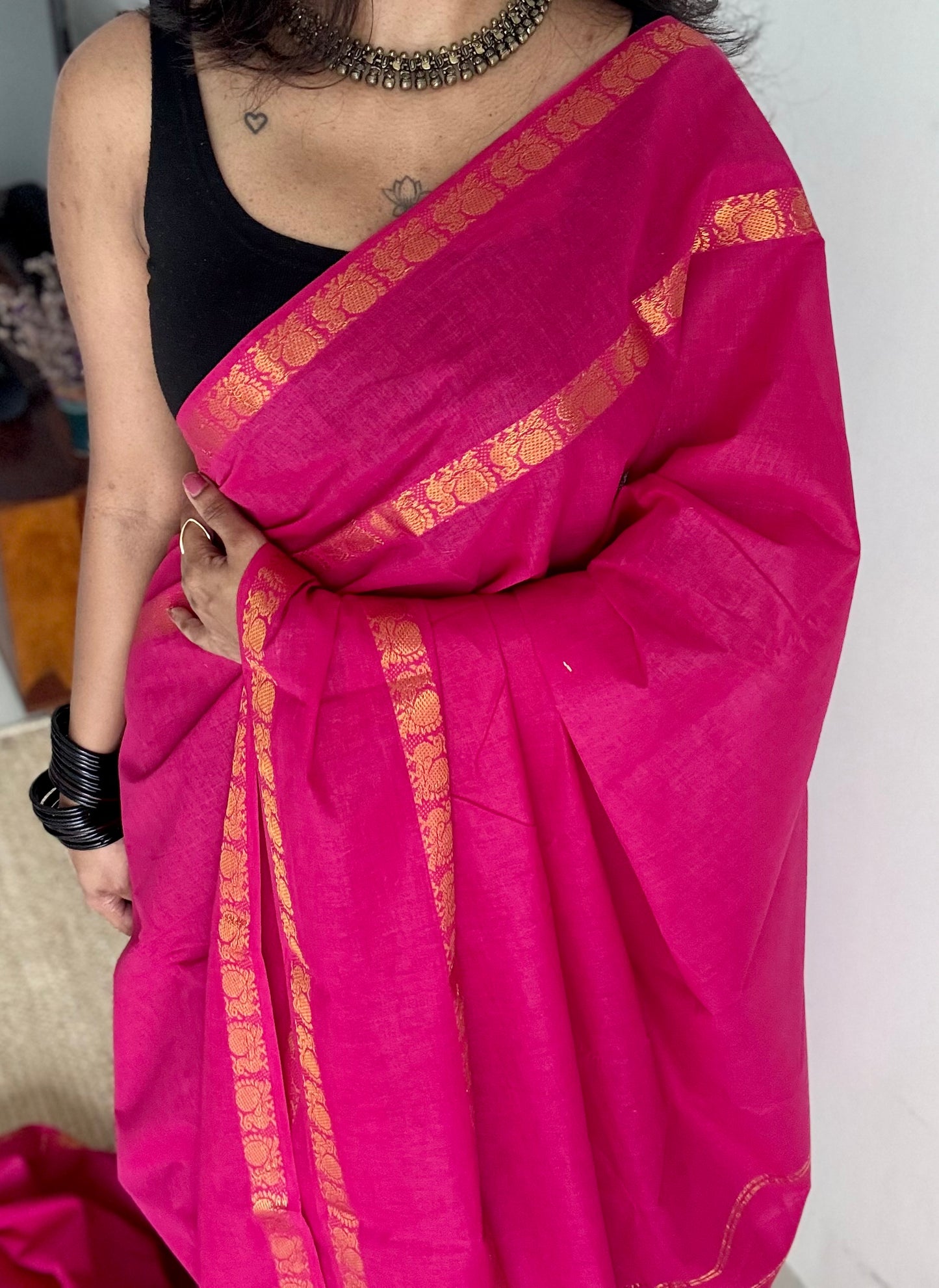 Hot pink rettaipettu peacock double border with contrast blouse - madurai kattuchayam - YCCOTNAURS14