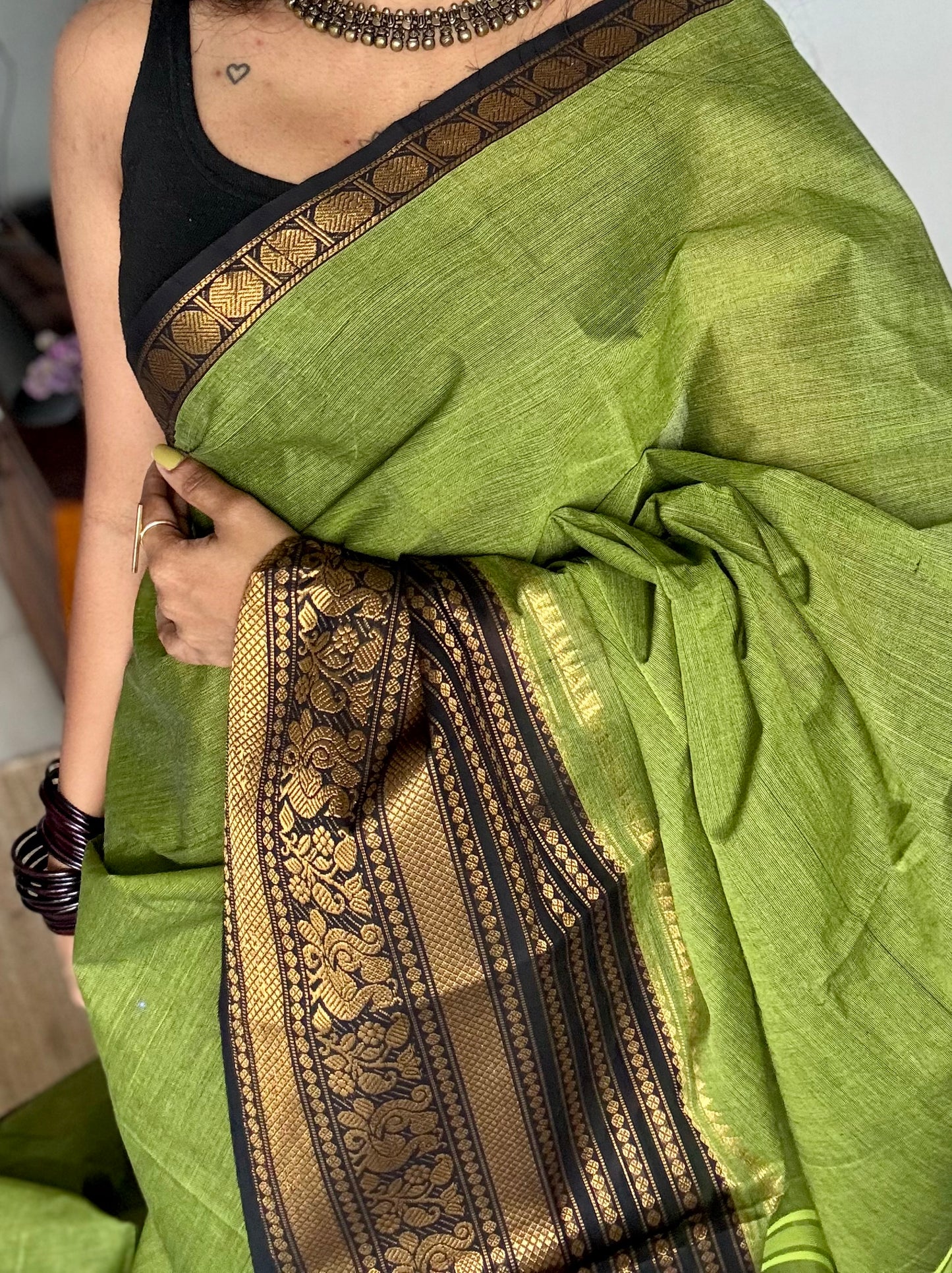 Light green with black wide contrast border, kanchi cotton - YCCOTNKCDE84