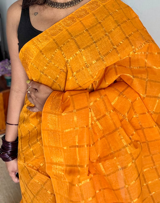 Light orange pavithra kattam kattuchayam dyed madurai cotton saree - YCCOTNMSFE122