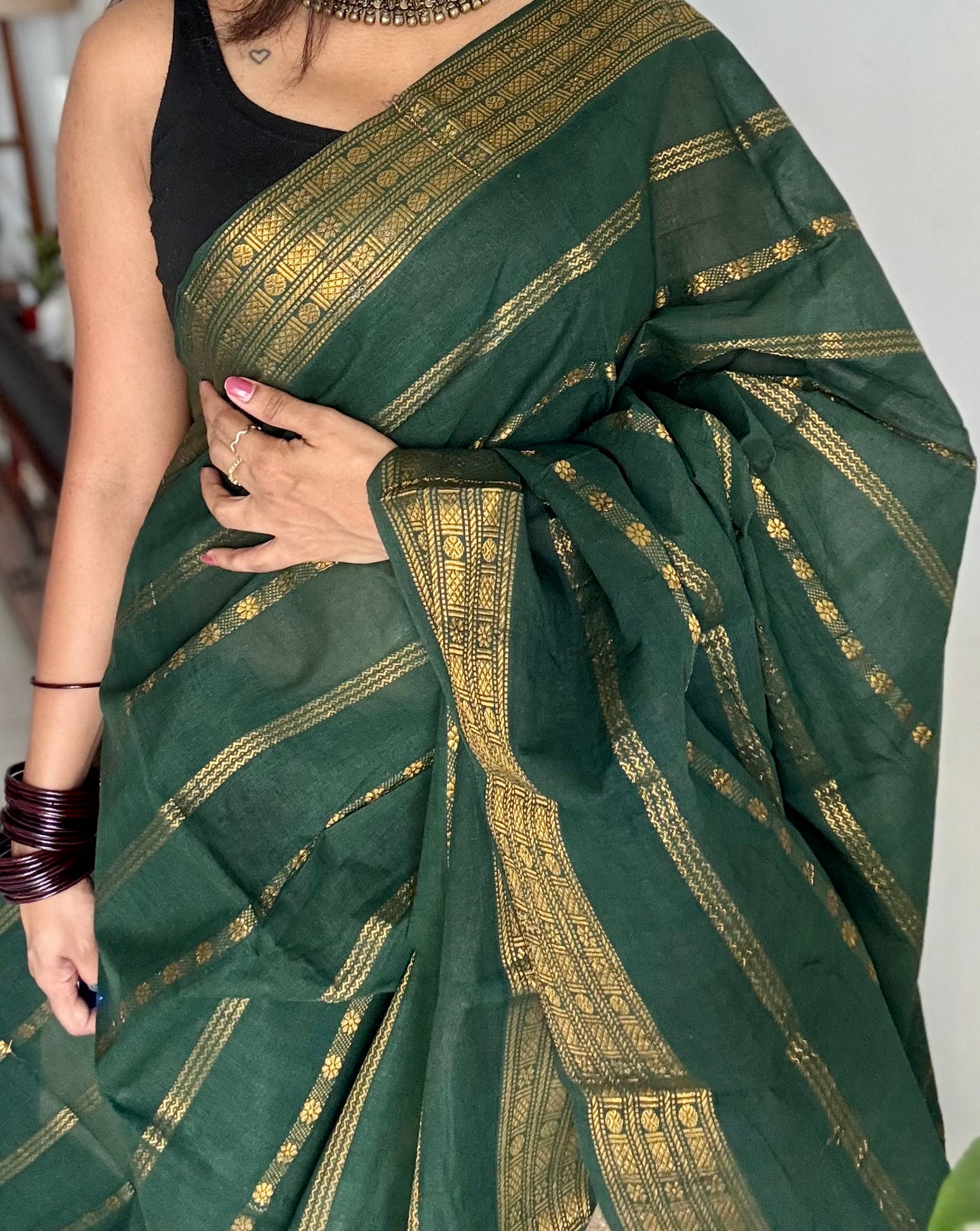 Dark green floral patterned velthaari, kattuchayam dyed madurai cotton saree  - YCCOTNMSAP213