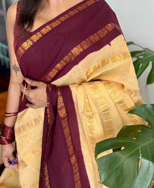 Sandal with maroon contrast, peacock zari striped sungudi, kattuchayam dyed madurai cotton - YCIEON96