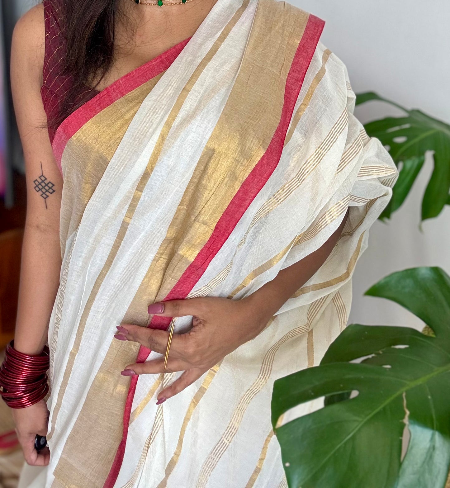 Ivory mul saree, gold stripes with red border - YCIEON04
