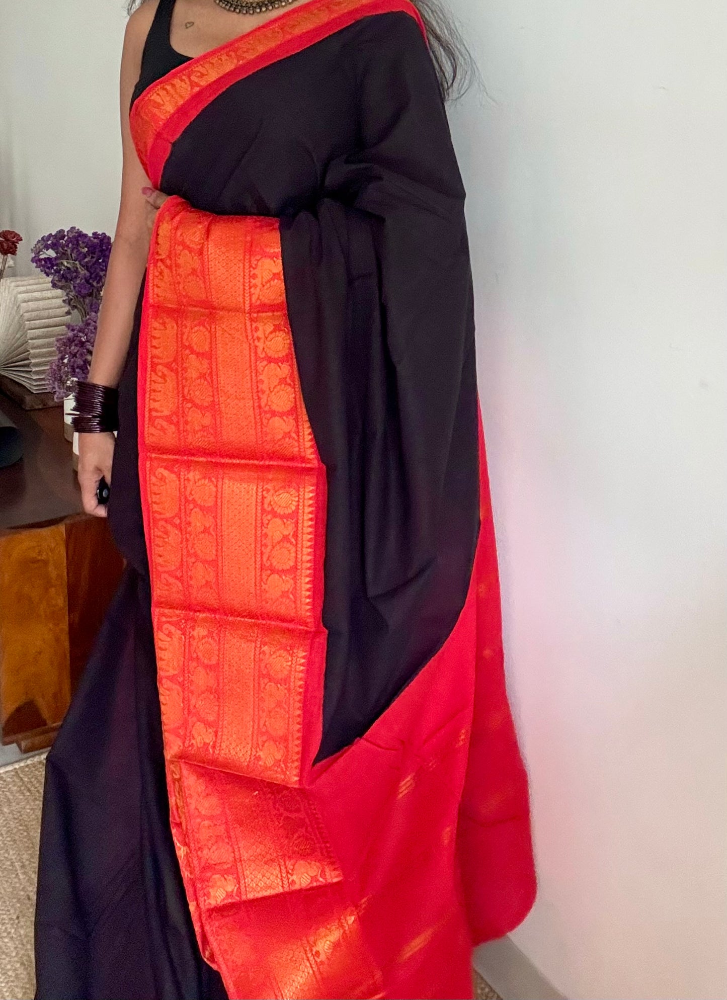 Black long border sungudi saree with chilli red contrast, kattuchayam dyed madurai cotton - YCCOTNMA252