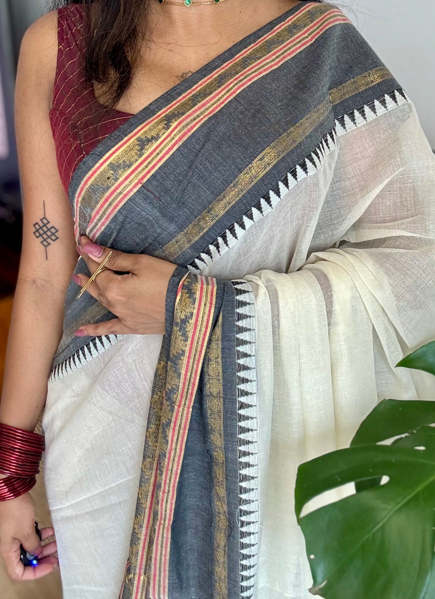 Ivory mul saree, black and gold border - YCIEON19