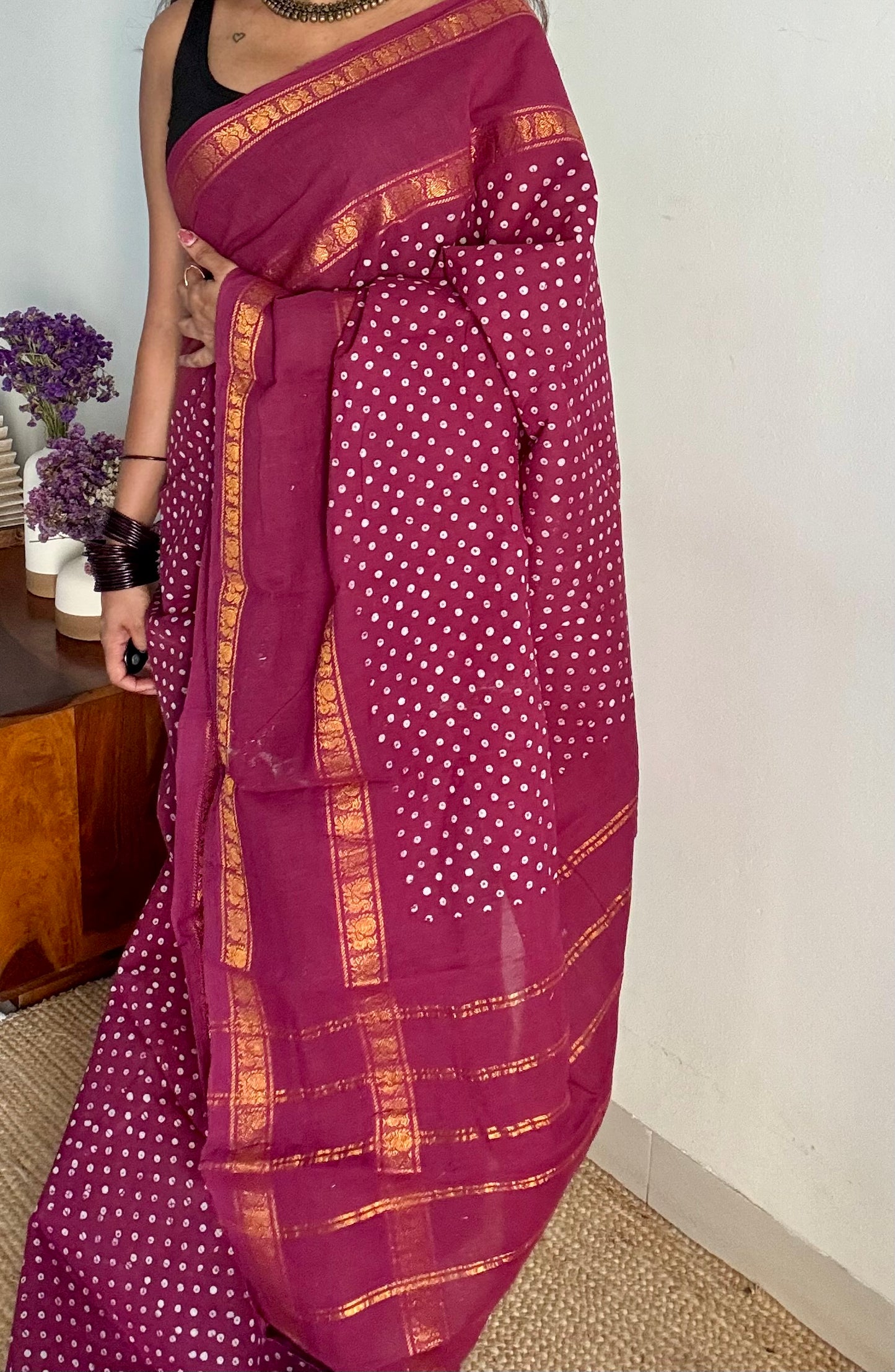 Raspberry maroon wax dot printed sungudi, kattuchayam dyed madurai cotton saree  - YCCOTNMA260