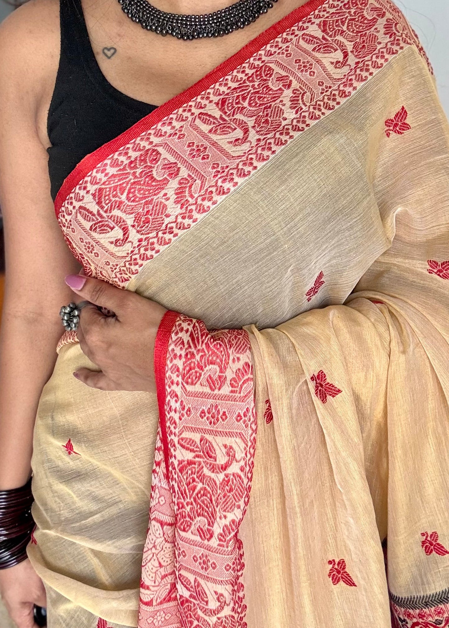 Cream with red, Baluchari-inspired soft cotton handwoven saree - YCHOTEBCJA228