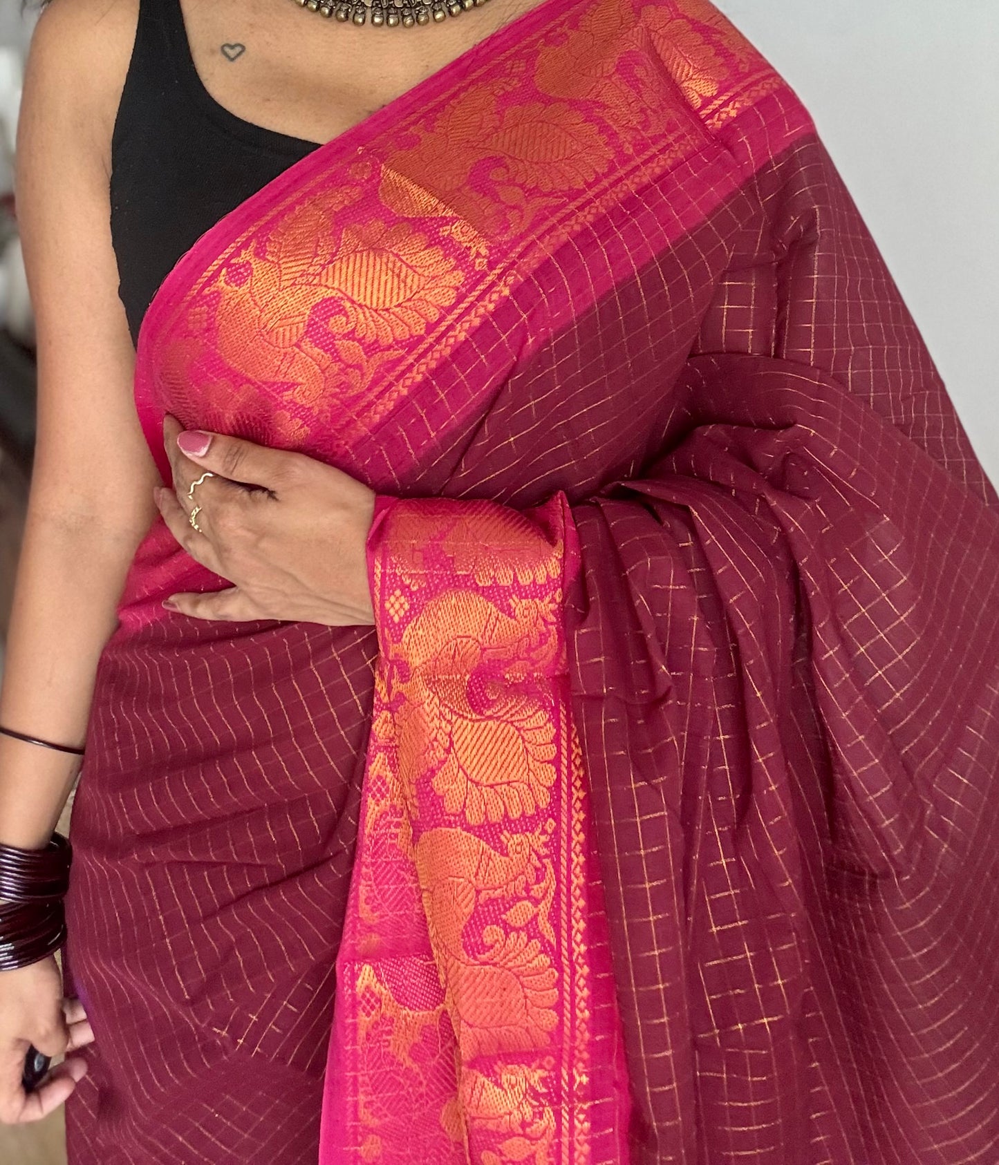 Maroon with hot pink contrast zari checkered sungudi, kattuchayam dyed madurai cotton - YCCOTNMSAP184