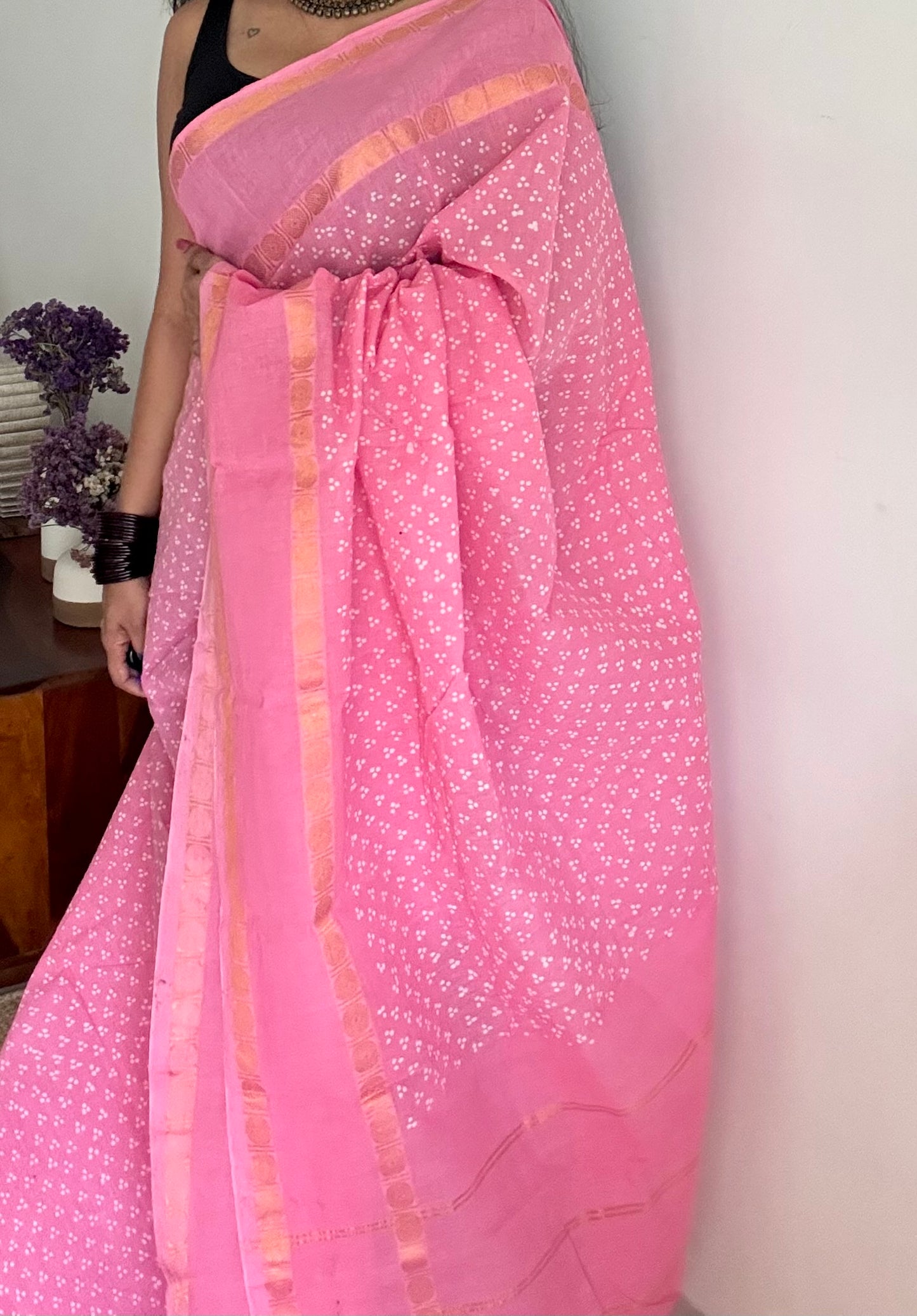 Pink wax dot printed sungudi, kattuchayam dyed madurai cotton saree - YCCOTNMA280