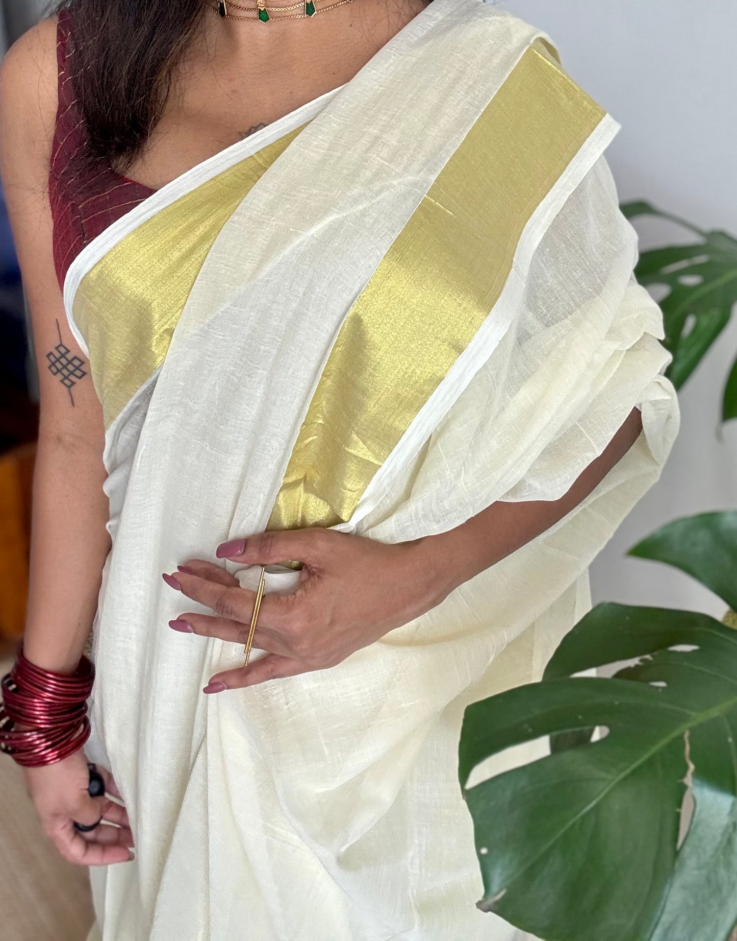 Ivory mul saree, gold border - YCIEON32