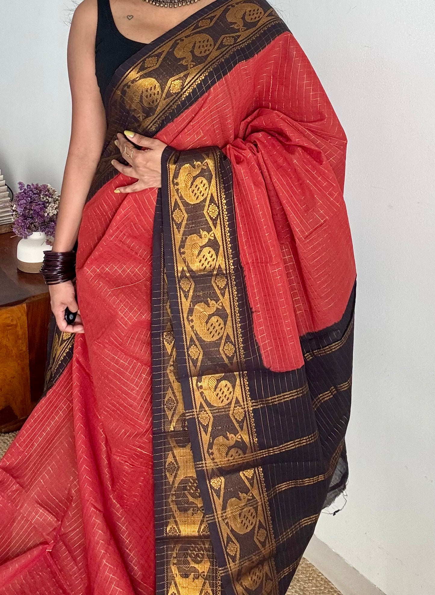 Red with black contrast zari checkered sungudi, kattuchayam dyed madurai cotton - YCCOTNJUCC16