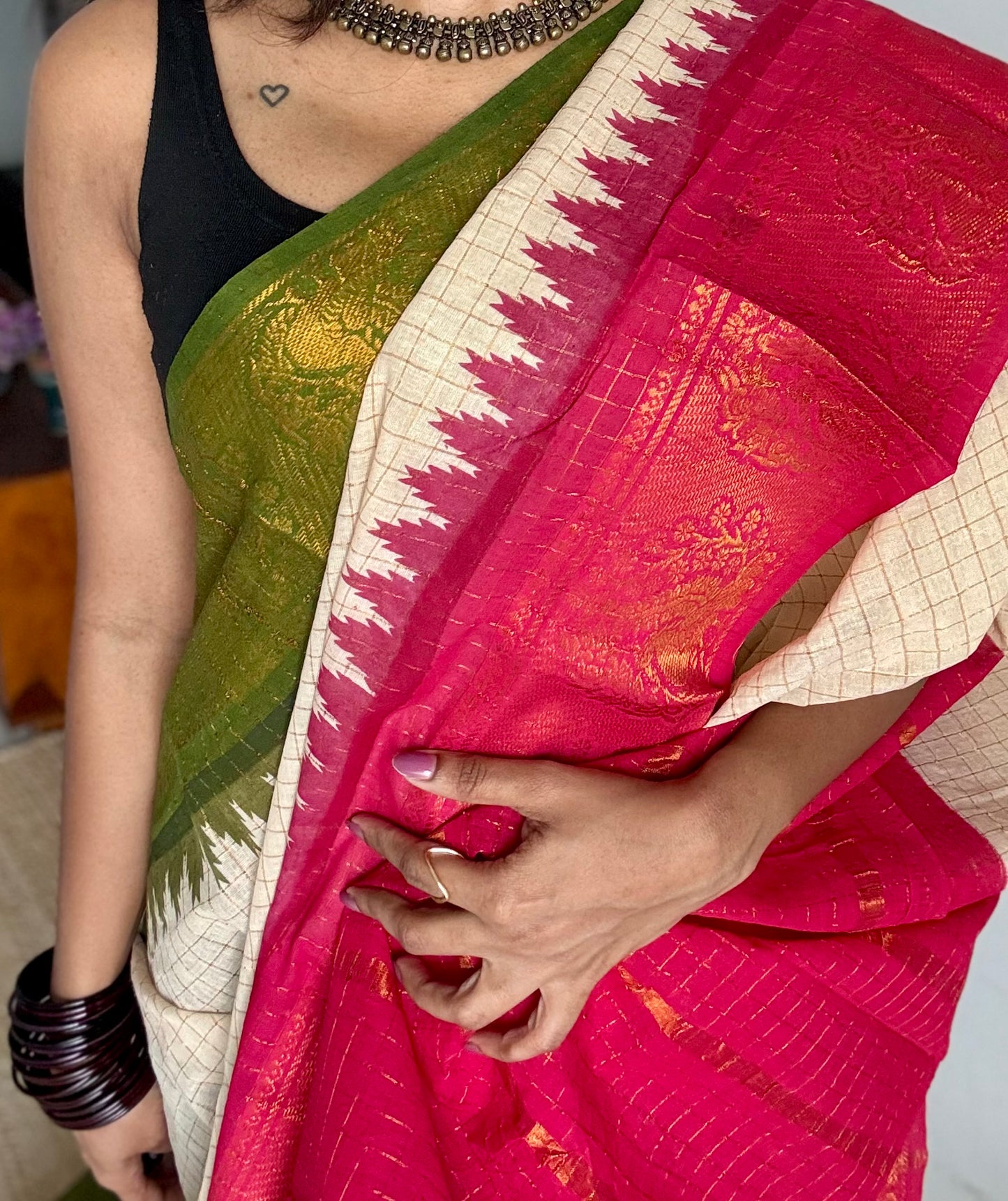 Sungudi cotton checks, ivory gold base, green and red dual tone border, soft cotton - YCCOTNGJJA176