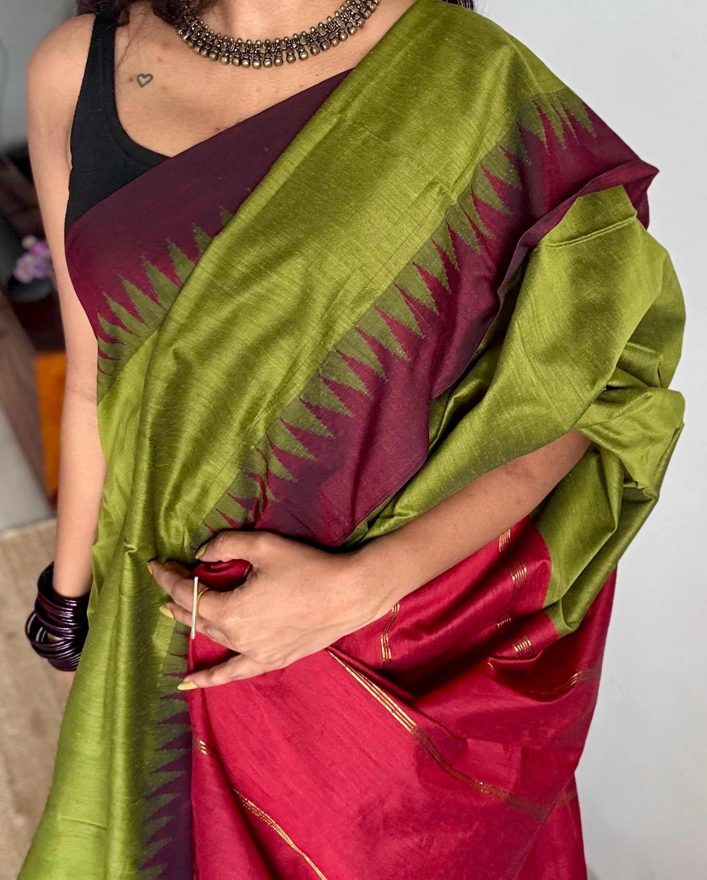 Parrot green with maroon temple border, cotton silk - YCCOTNCSDE98