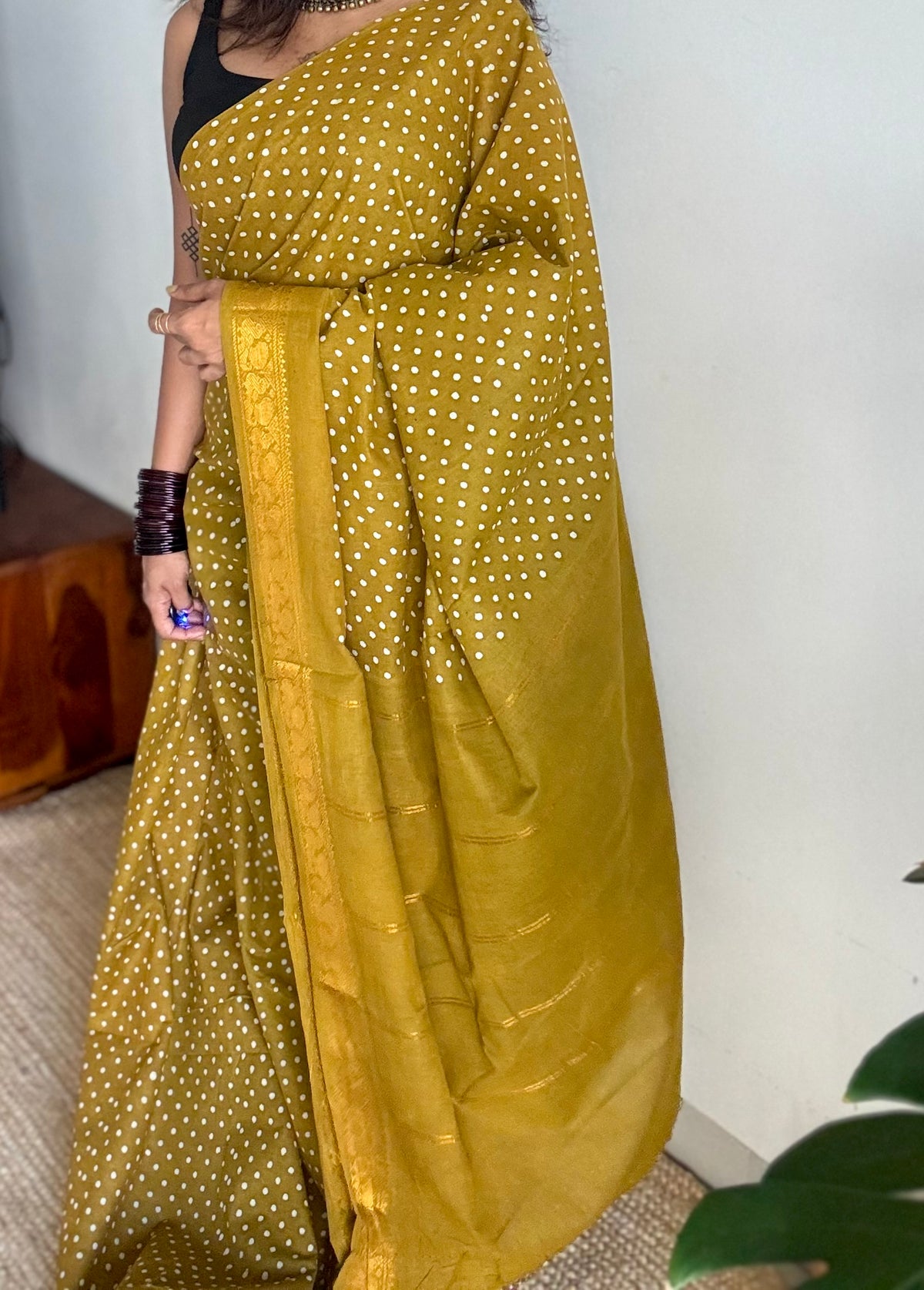 Mehendi green sungudi dotted, single-side border, kattuchayam dyed madurai cotton saree - YCCOTNMSSE07