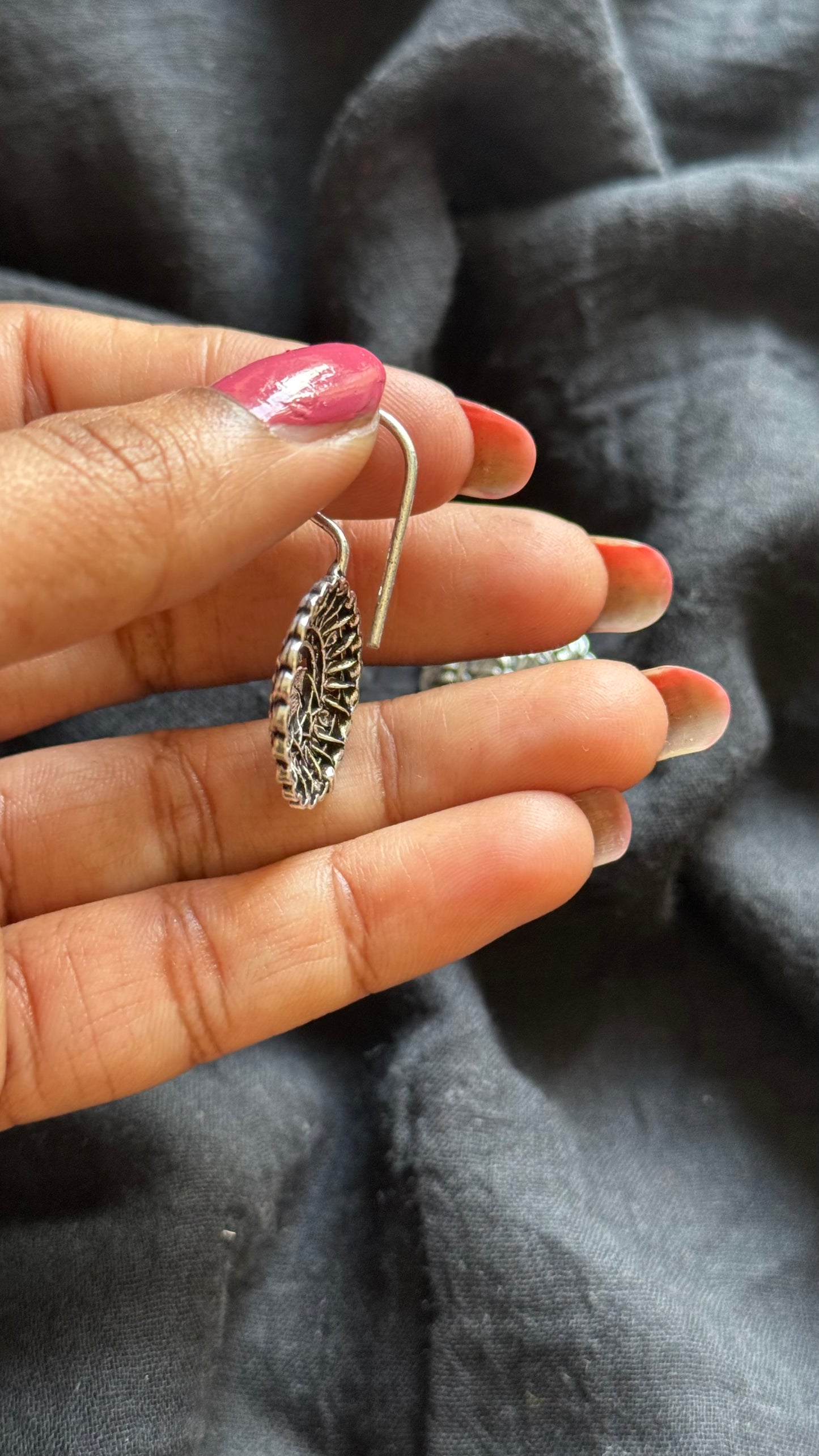 Bugadi clip-on (non pierced), oxidised silver - YCOSEBU539