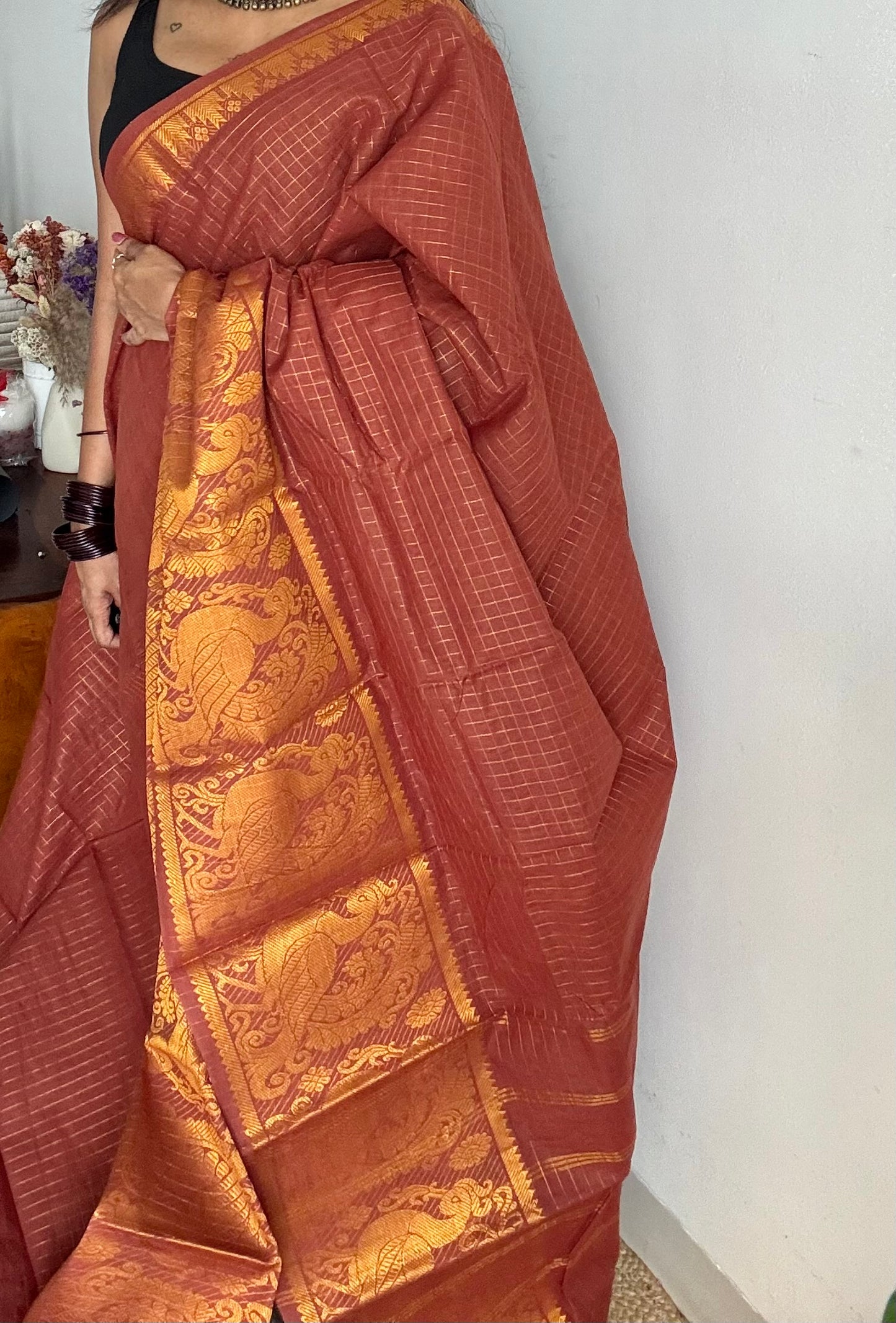 Brown with wide border, zari checkered sungudi, kattuchayam dyed madurai cotton - YCCOTNMSAP112