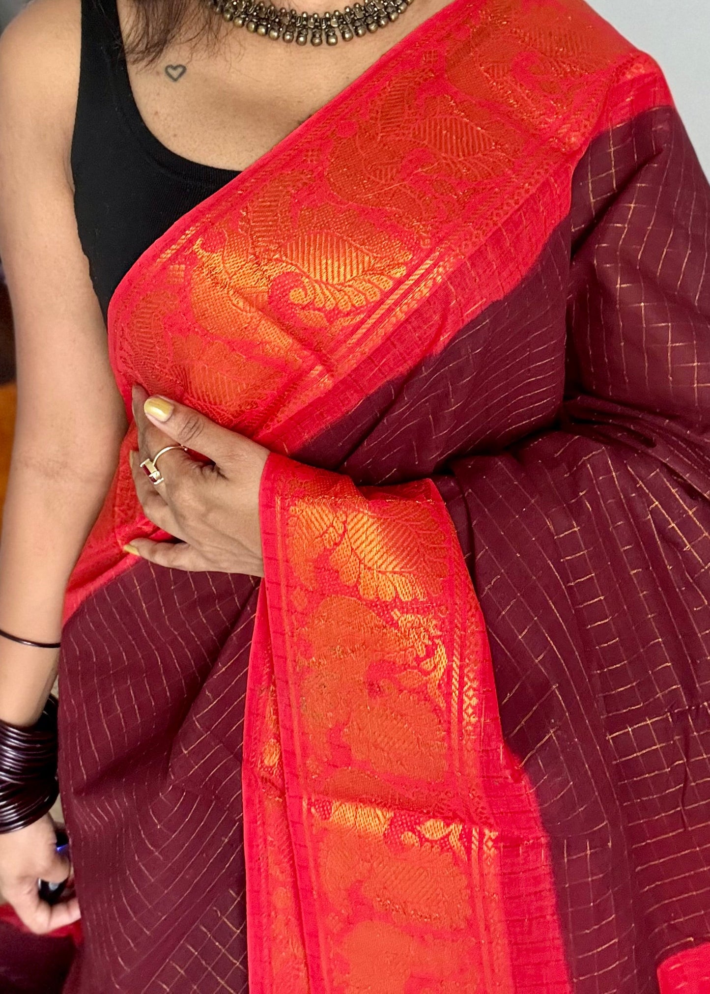 Maroon with chilli red contrast, zari checkered sungudi, kattuchayam dyed madurai cotton - YCCOTNMSFE334