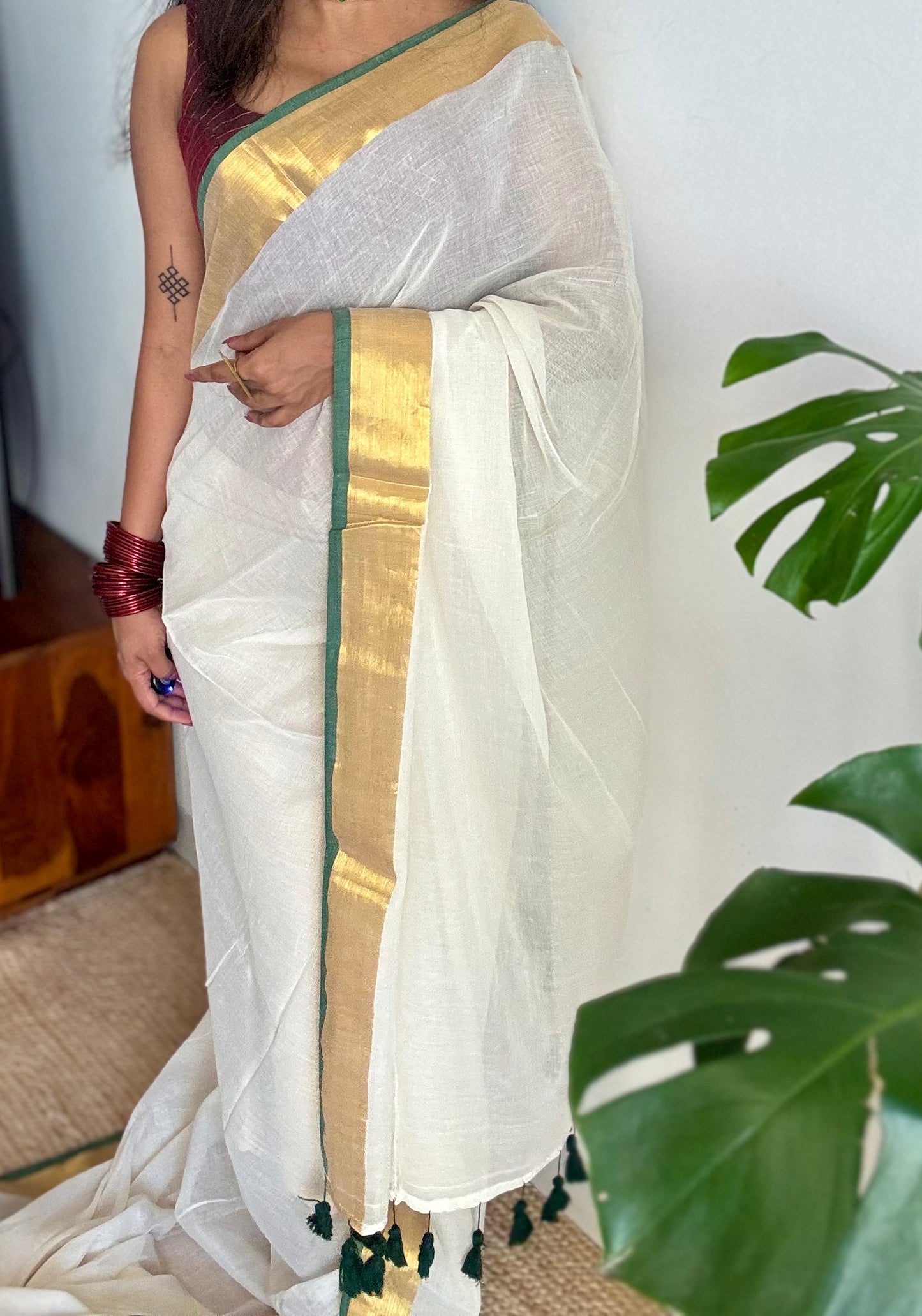 Ivory mul saree, green and gold border -YCIEON16