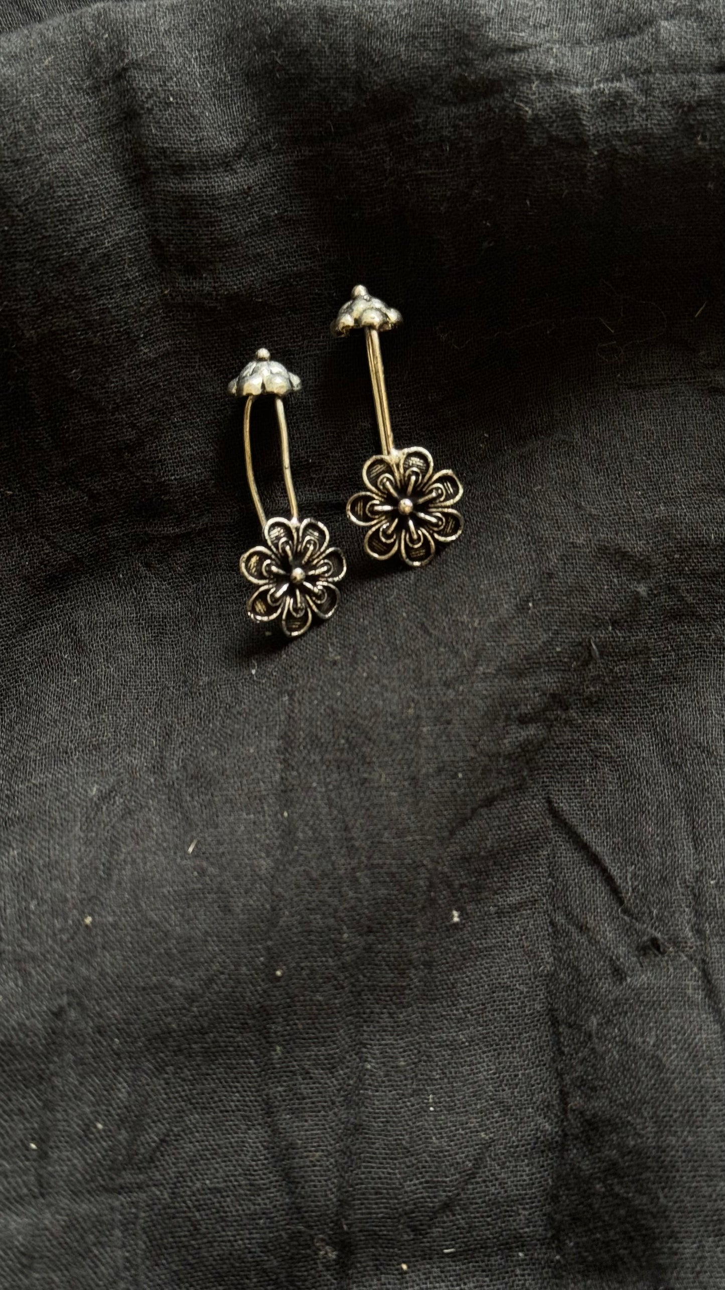 Bugadi clip-on (non pierced), oxidised silver - YCOSEBU521
