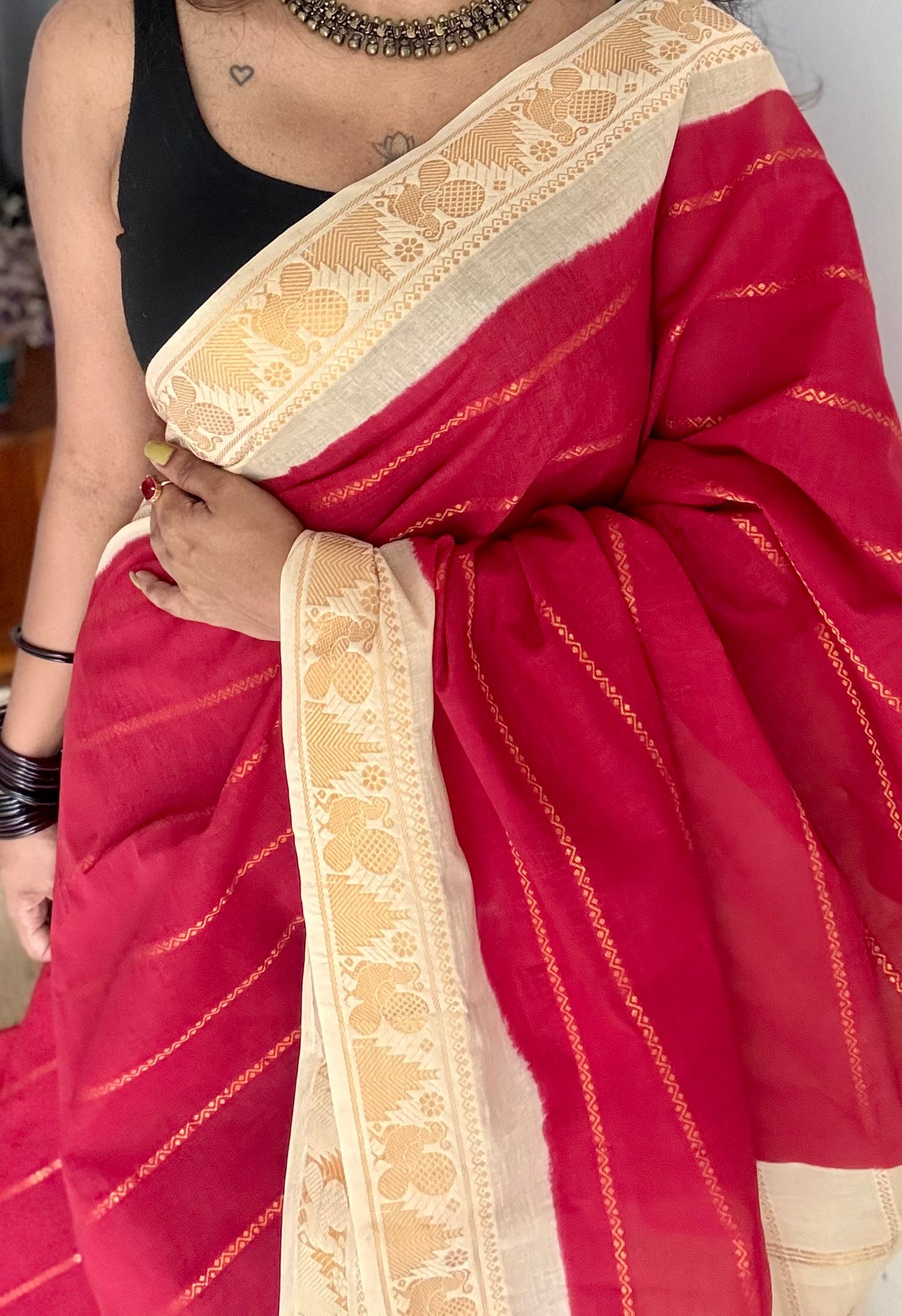 Red with cream veldhaari, kattuchayam dyed, madurai cotton - YCCOTNSEMS91