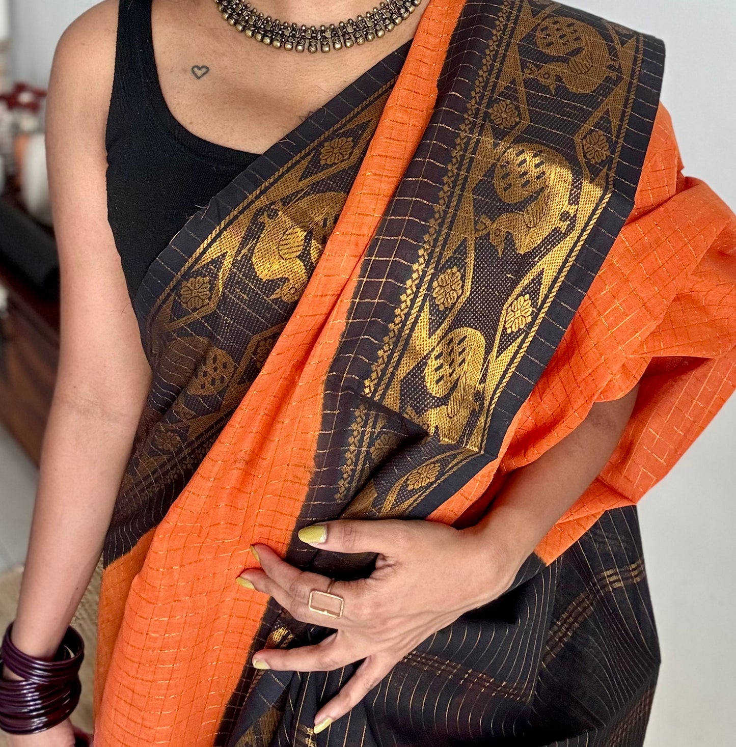Orange with black contrast zari checkered sungudi, kattuchayam dyed madurai cotton - YCCOTNJUCC15
