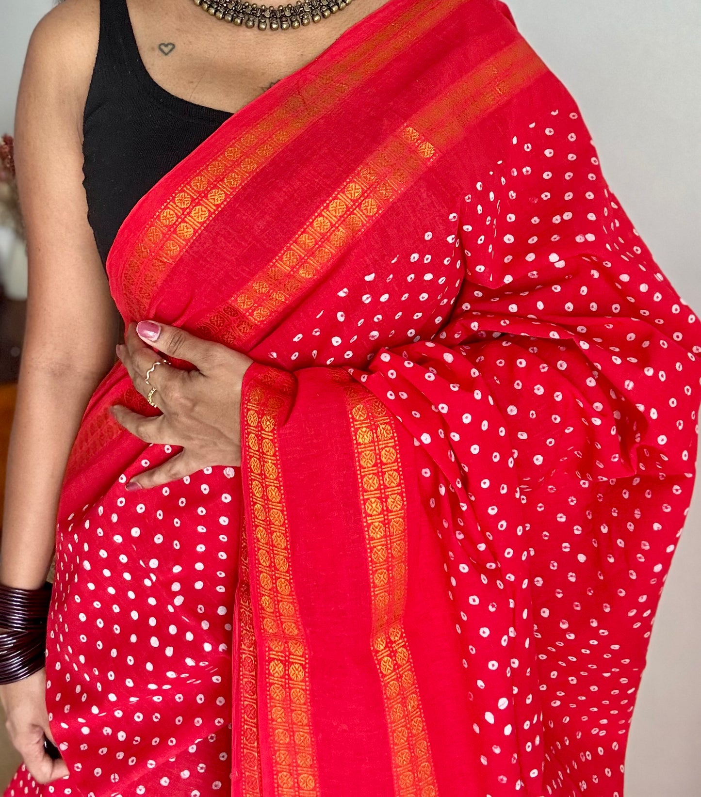Chilli red, wax dot printed sungudi, kattuchayam dyed madurai cotton - YCCOTNMSAP155