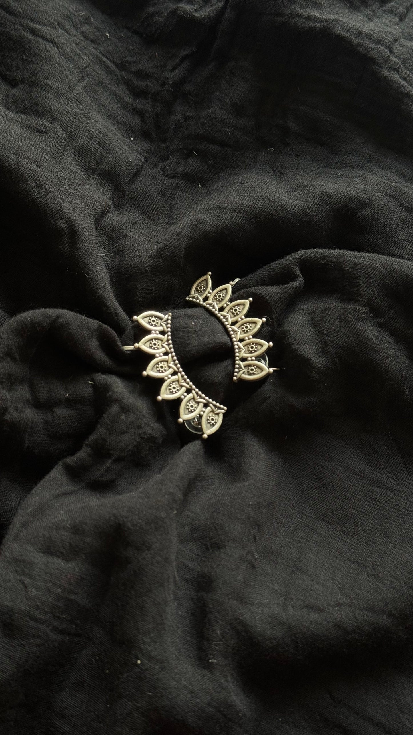Oxidised silver, petal patterned clip-on earcuff - YCOSEC584