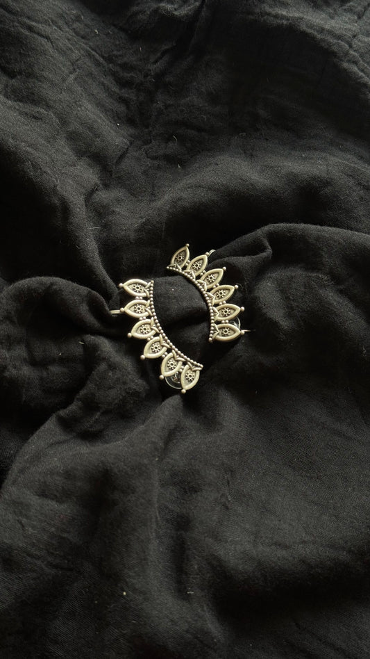 Oxidised silver, petal patterned clip-on earcuff - YCOSEC584