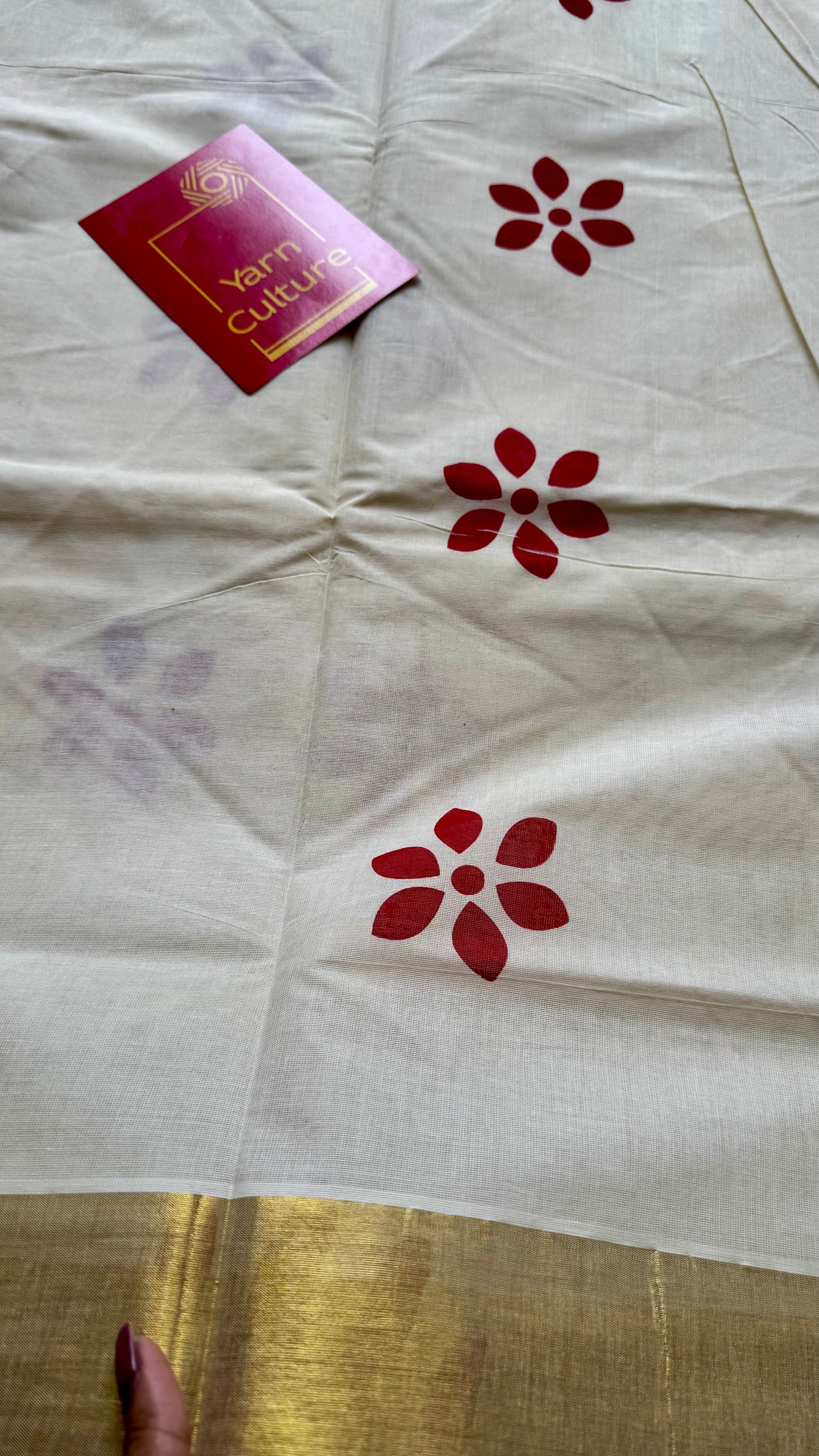 Ivory and gold soft cotton kasavu saree, red flowers - YCIEON80