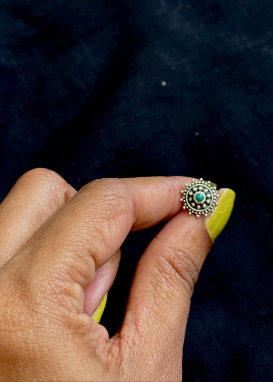 Floral round nose pin, green stone in silver - YCNPP35
