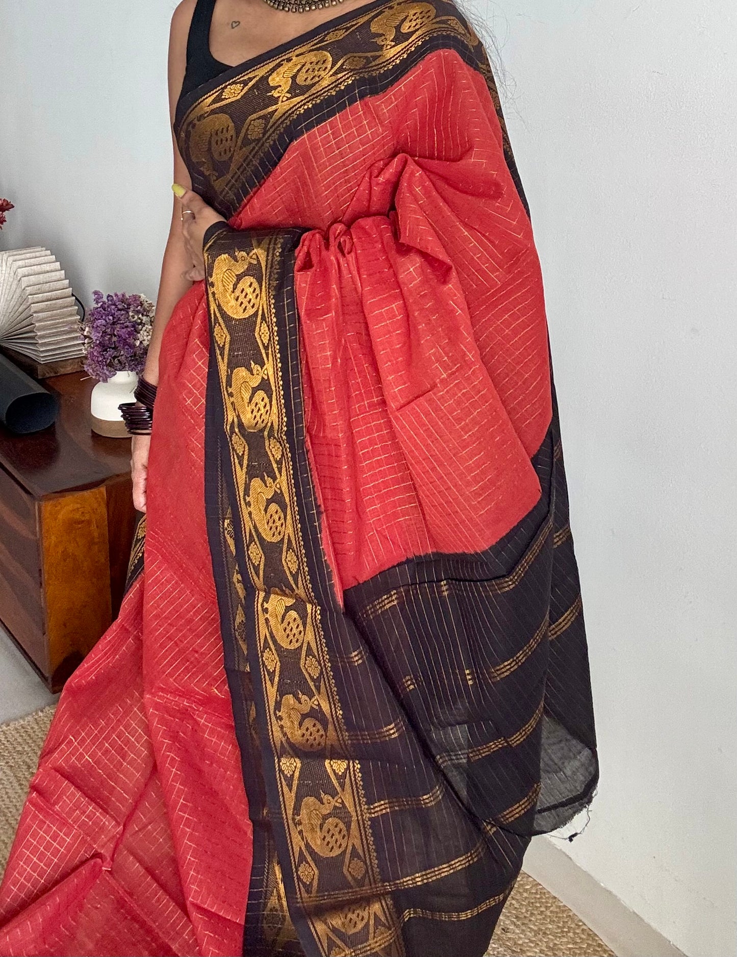 Red with black contrast zari checkered sungudi, kattuchayam dyed madurai cotton - YCCOTNJUCC16