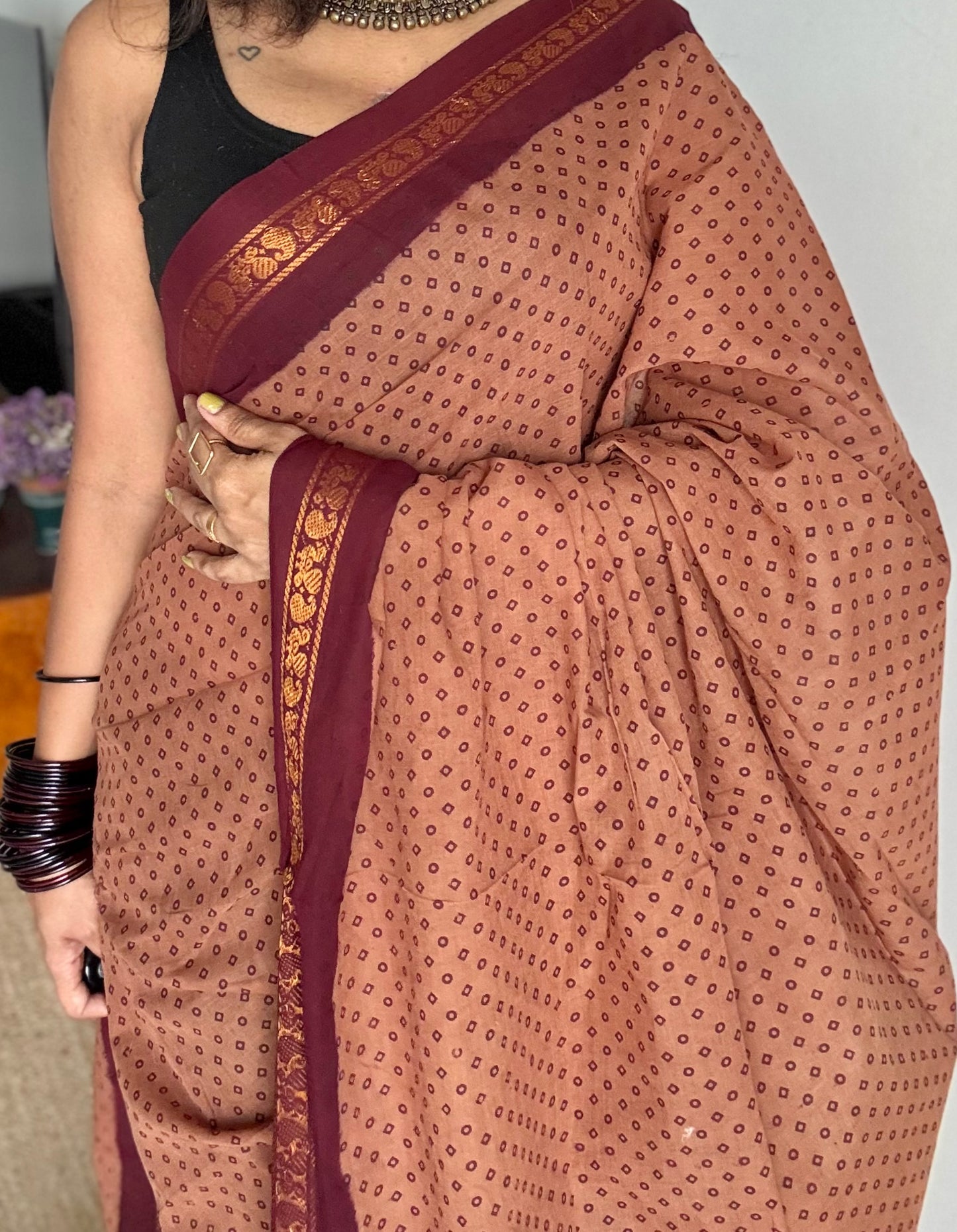 Madisar saree (9 yards) - Light brown with maroon, motif printed, kattuchayam dyed madurai sungudi cotton saree - YCCOTNMSFE79
